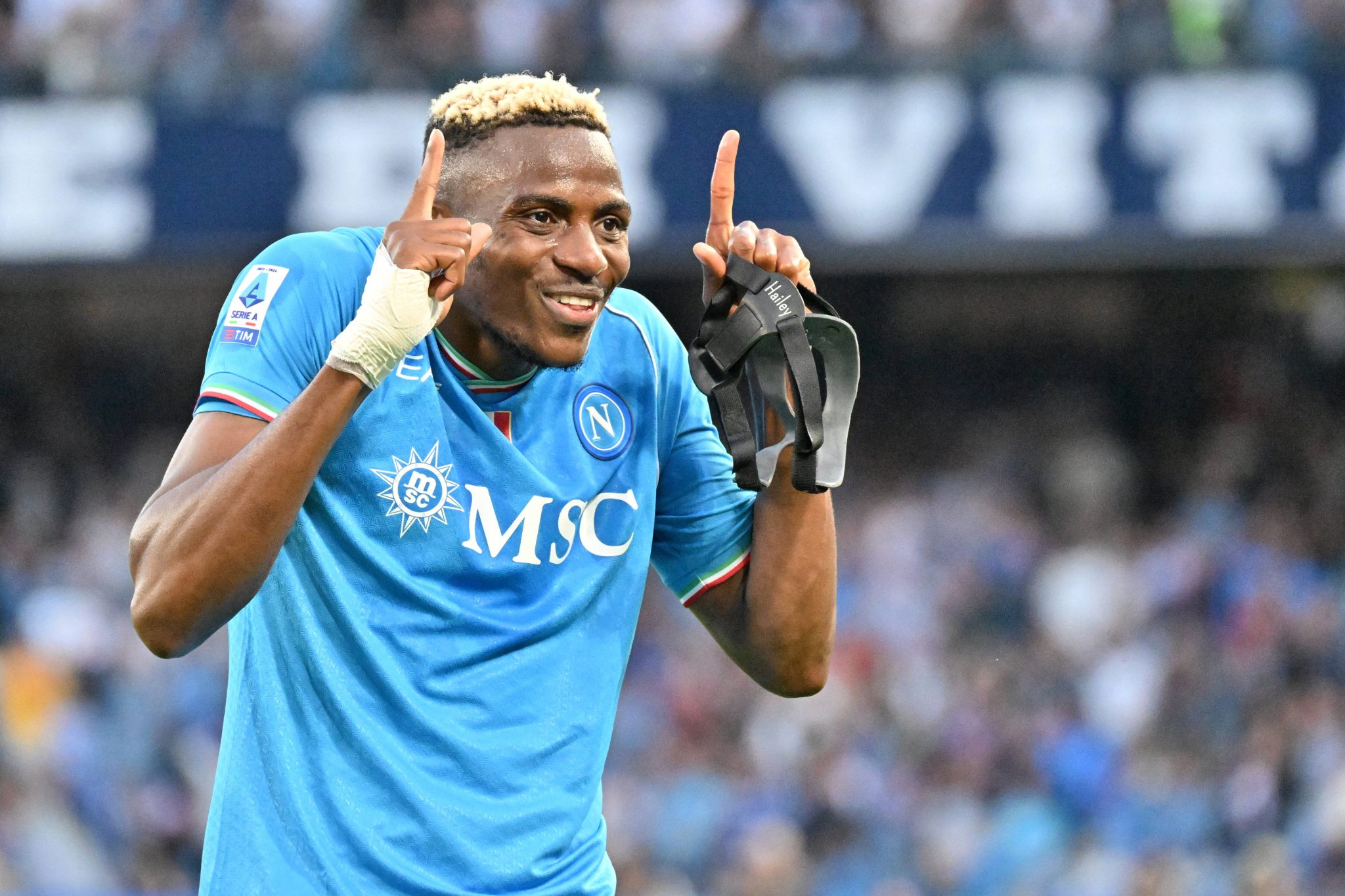 Osimhen celebra gol pelo Napoli