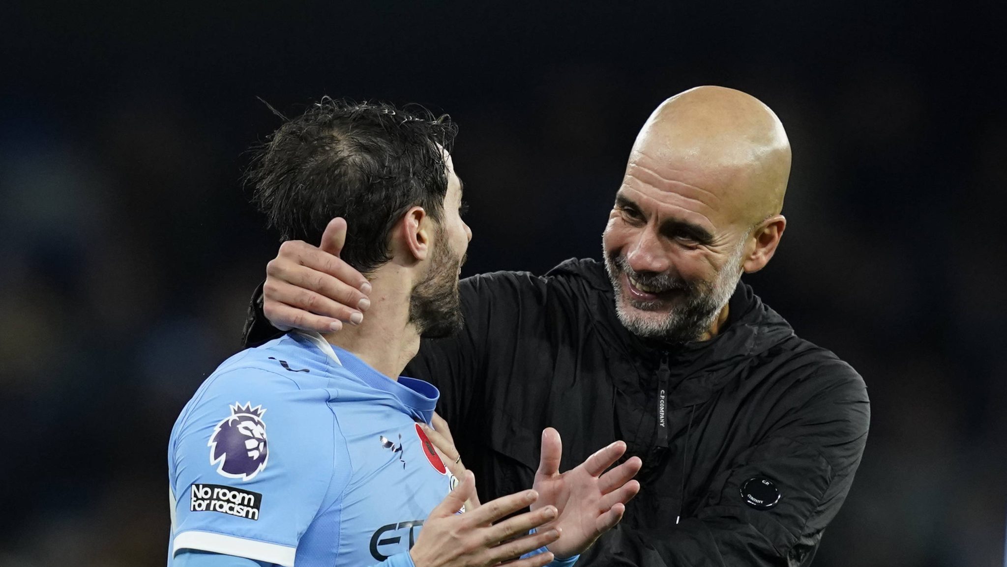 Guardiola: &lsquo;Ele &eacute; insubstitu&iacute;vel no City. Quando n&atilde;o joga, temos que mudar a forma&ccedil;&atilde;o&rsquo;