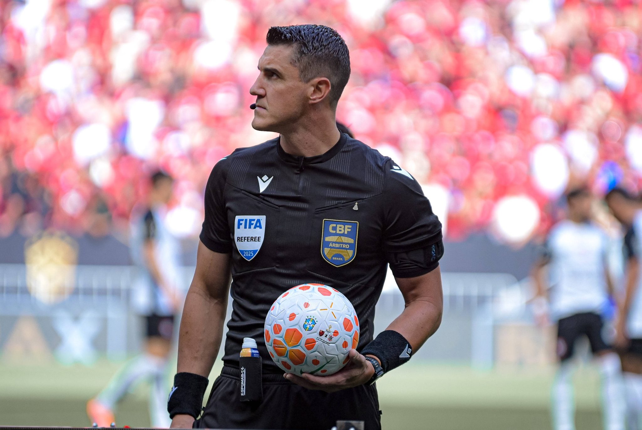 O &aacute;rbitro Rafael Klein