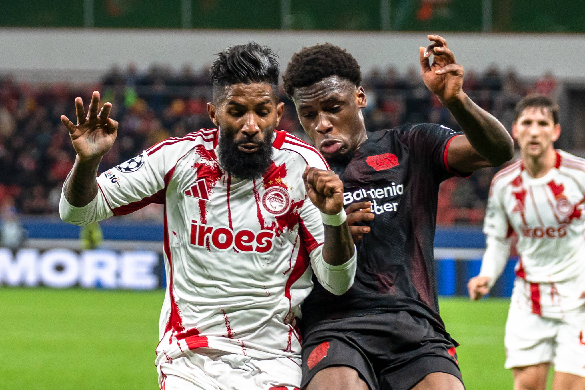 Rodinei faz bom jogo, mas n&atilde;o impede queda de brasileiros na Champions League