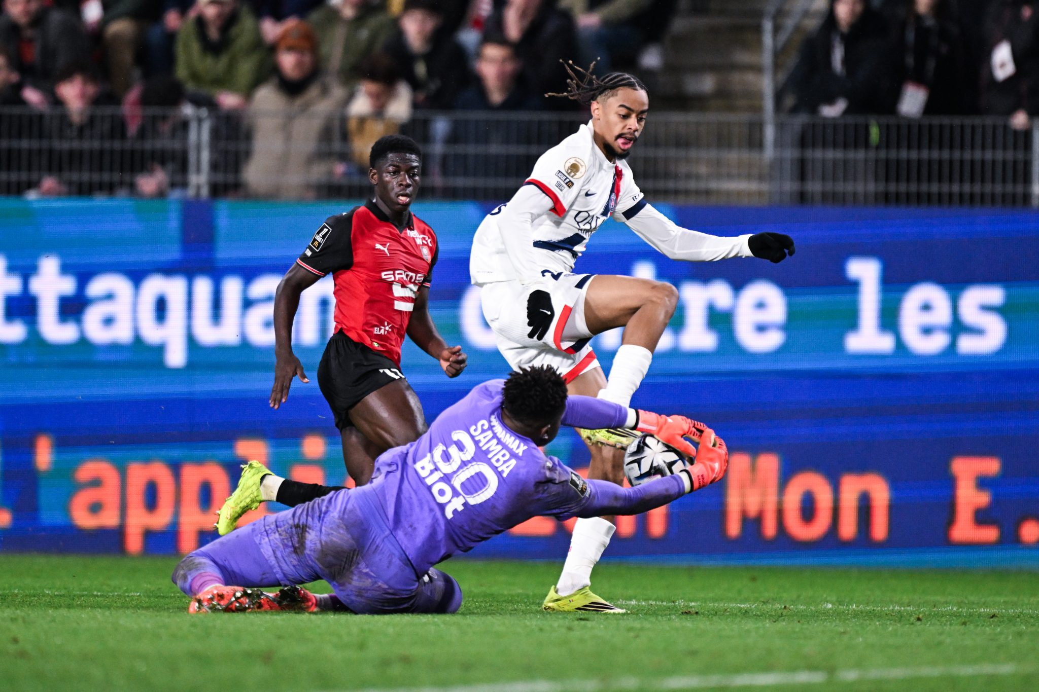 Samba parou o ataque do PSG por boa parte do duelo (Foto: Iconsport)