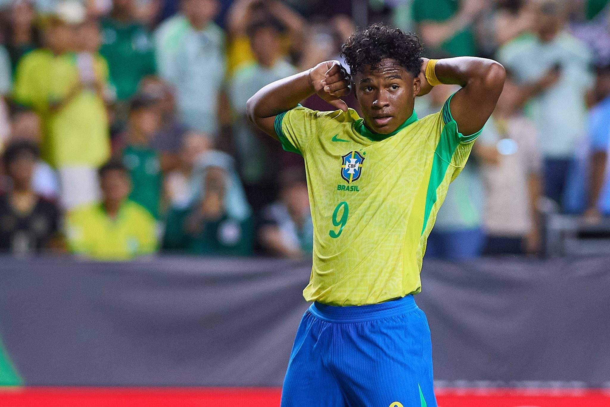 Endrick &eacute; um dos concorrentes &agrave; camisa 9 da sele&ccedil;&atilde;o brasileira (Foto: Imago)