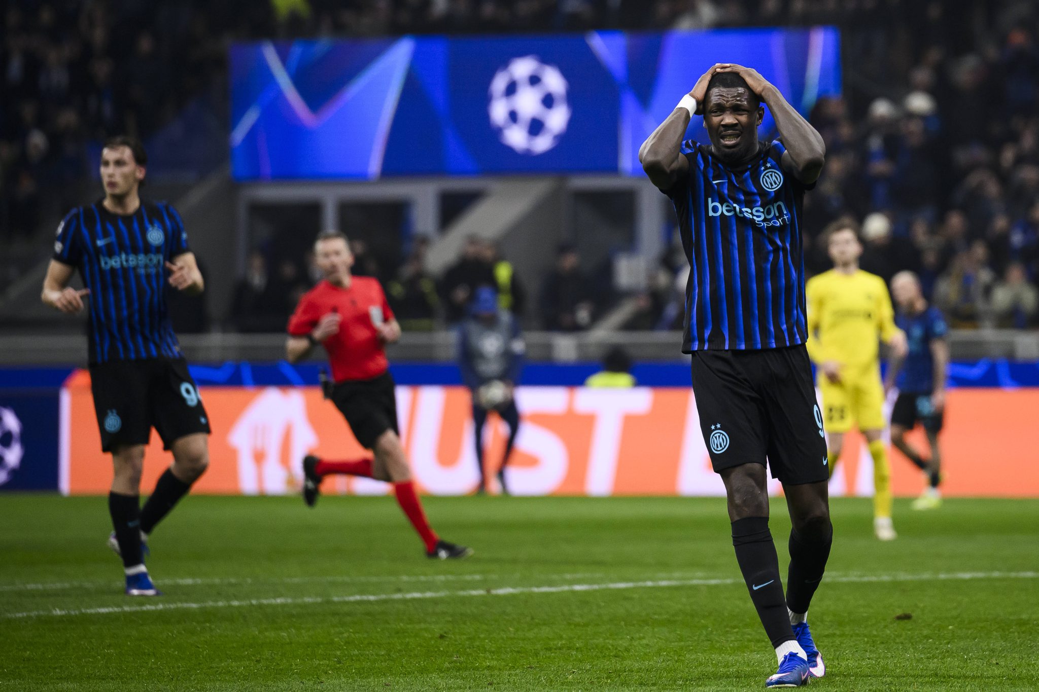 Thuram lamenta chance perdida em jogo da Internazionale