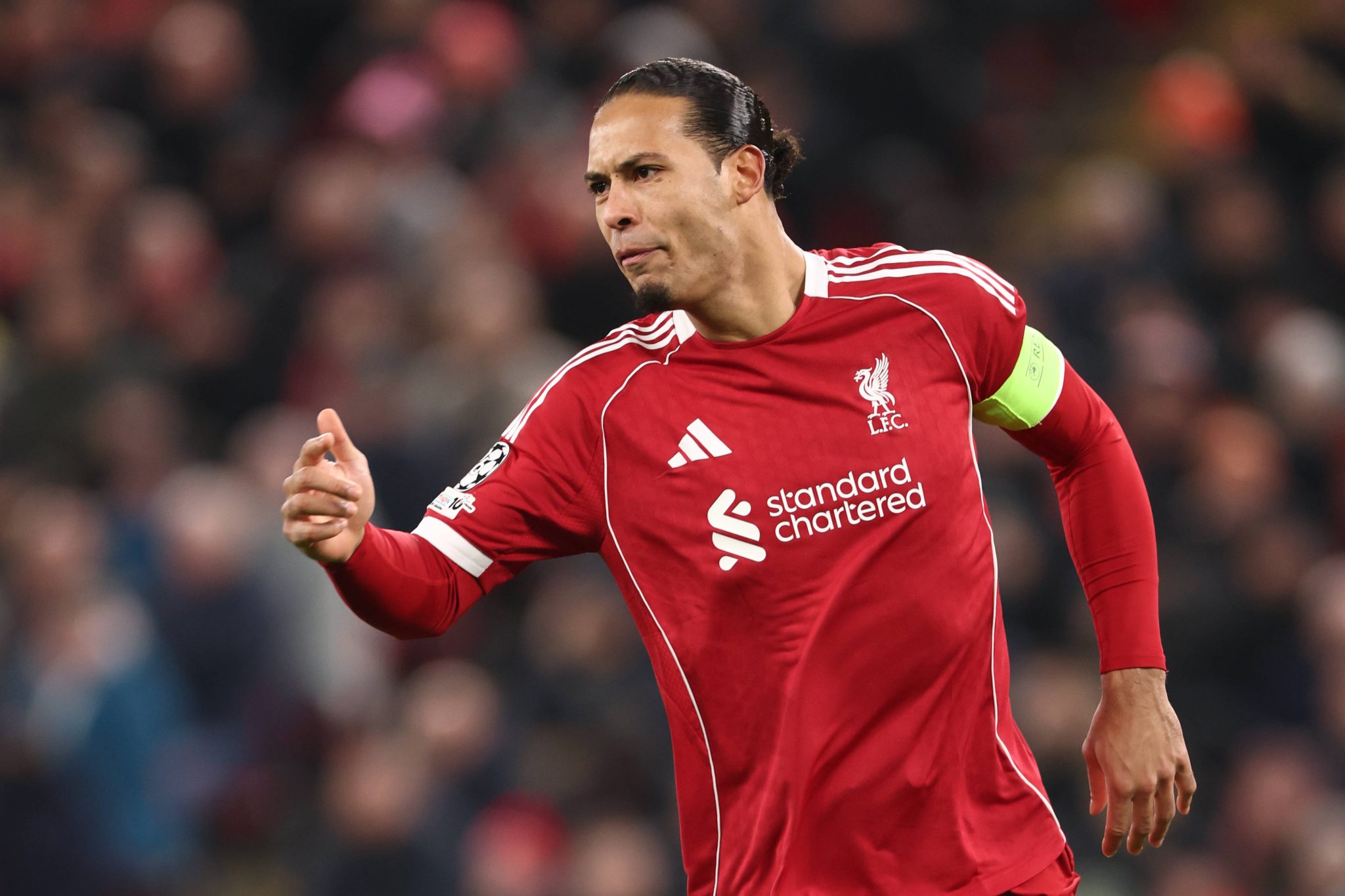 &lsquo;Pode ser um l&iacute;der&rsquo;: Van Dijk aponta quem pode suced&ecirc;-lo como capit&atilde;o do Liverpool