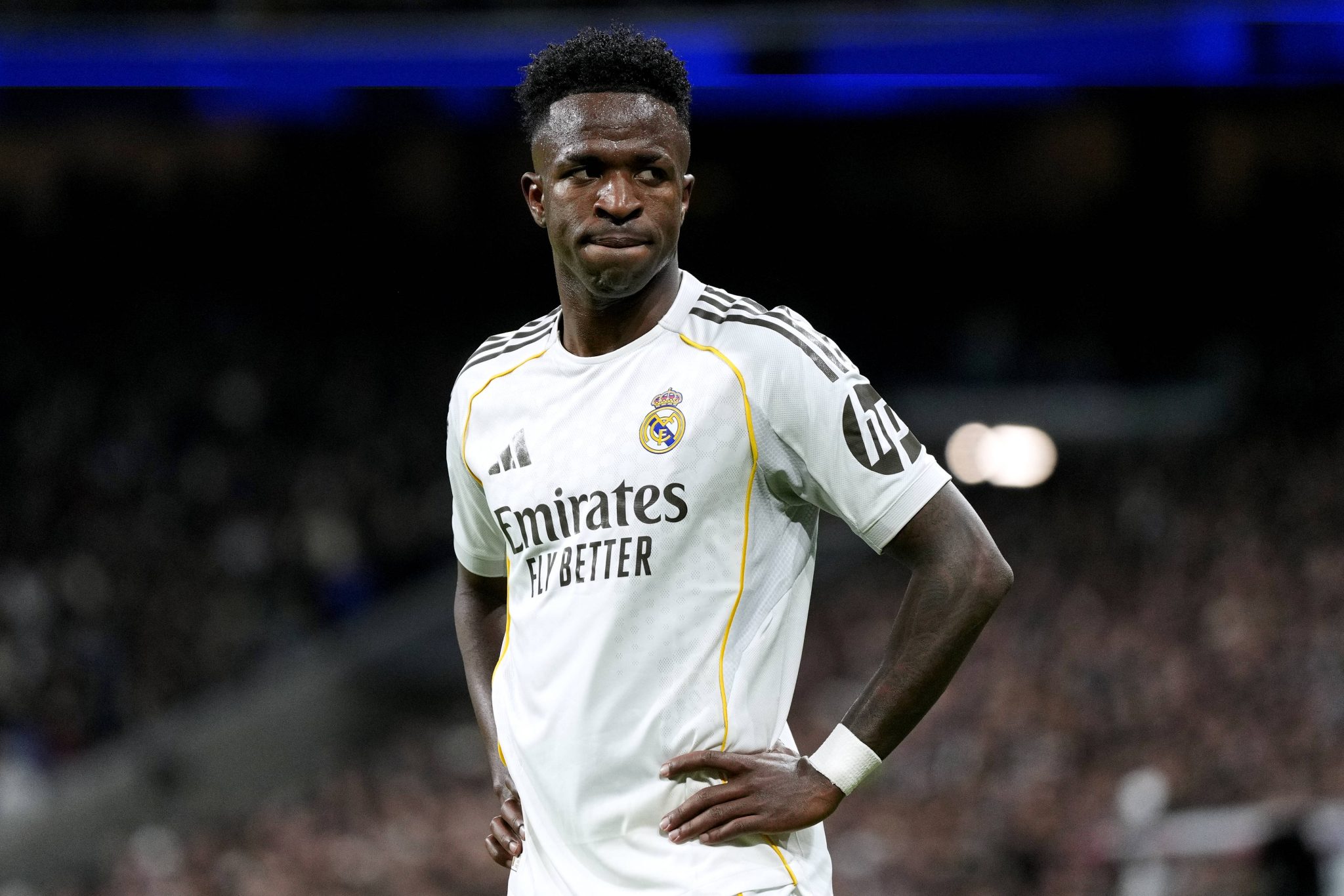 Vinicius Junior iguala Ronaldinho, mas n&atilde;o salva Real Madrid de vexame contra &lsquo;Neymar de 2015&rsquo;