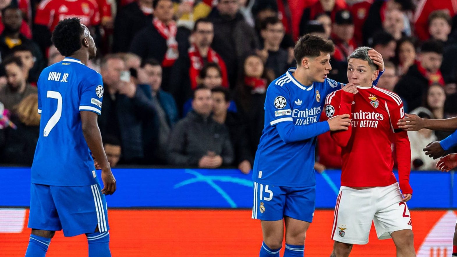 &lsquo;Foi racista sim&rsquo;: &Iacute;dolo brasileiro do Benfica rebate Prestianni em caso contra Vinicius Jr