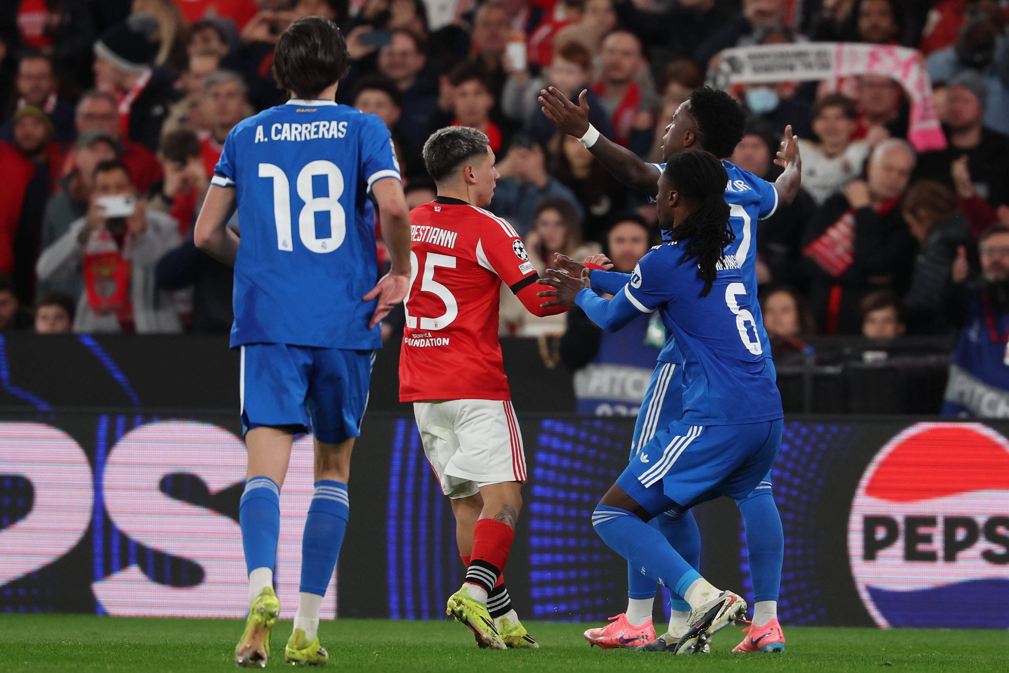 Vinicius Junior e Prestianni 