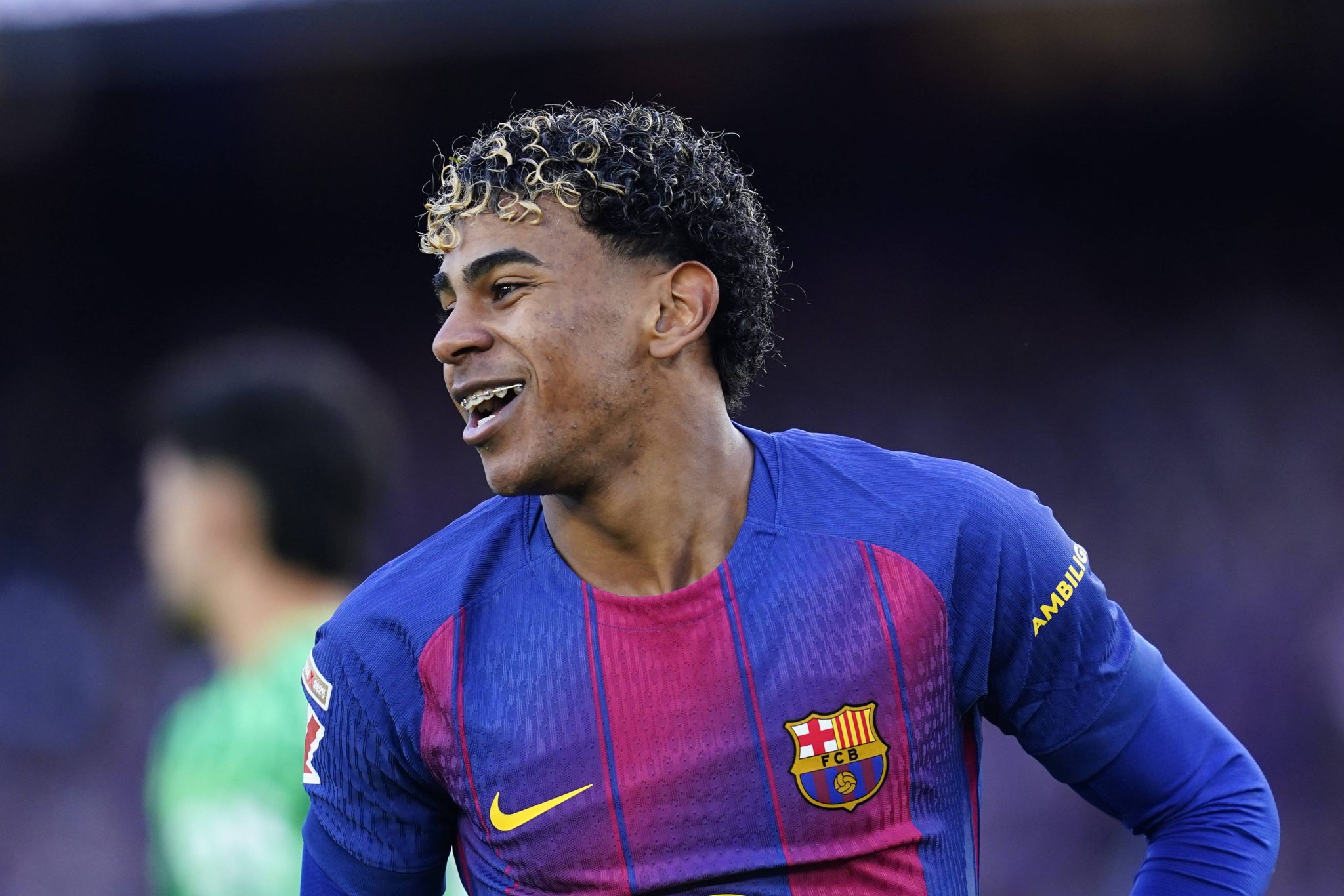 Yamal comemora gol pelo Barcelona