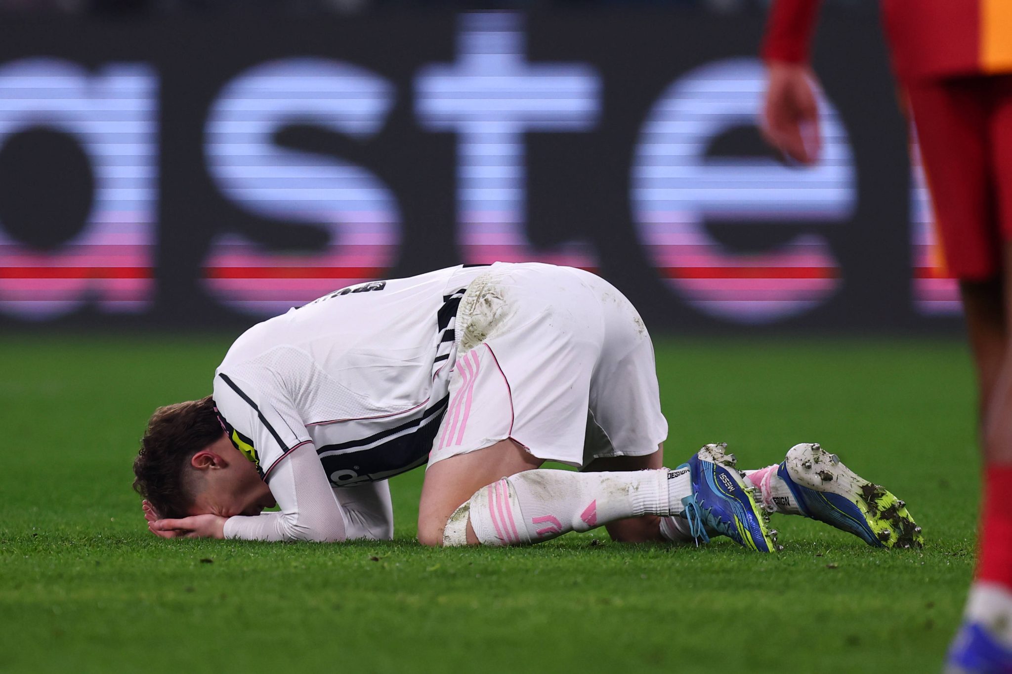 Em jogo digno de Libertadores, Juventus tenta bastante, mas Galatasaray segue na Champions