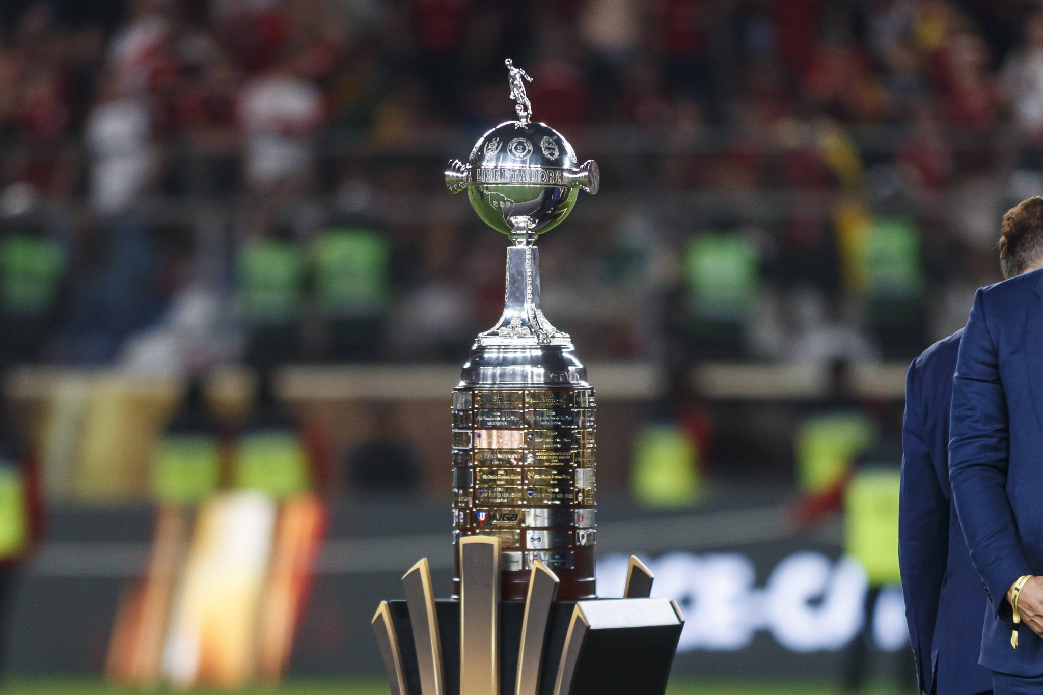 A ta&ccedil;a da Copa Libertadores &eacute; exibida antes da final