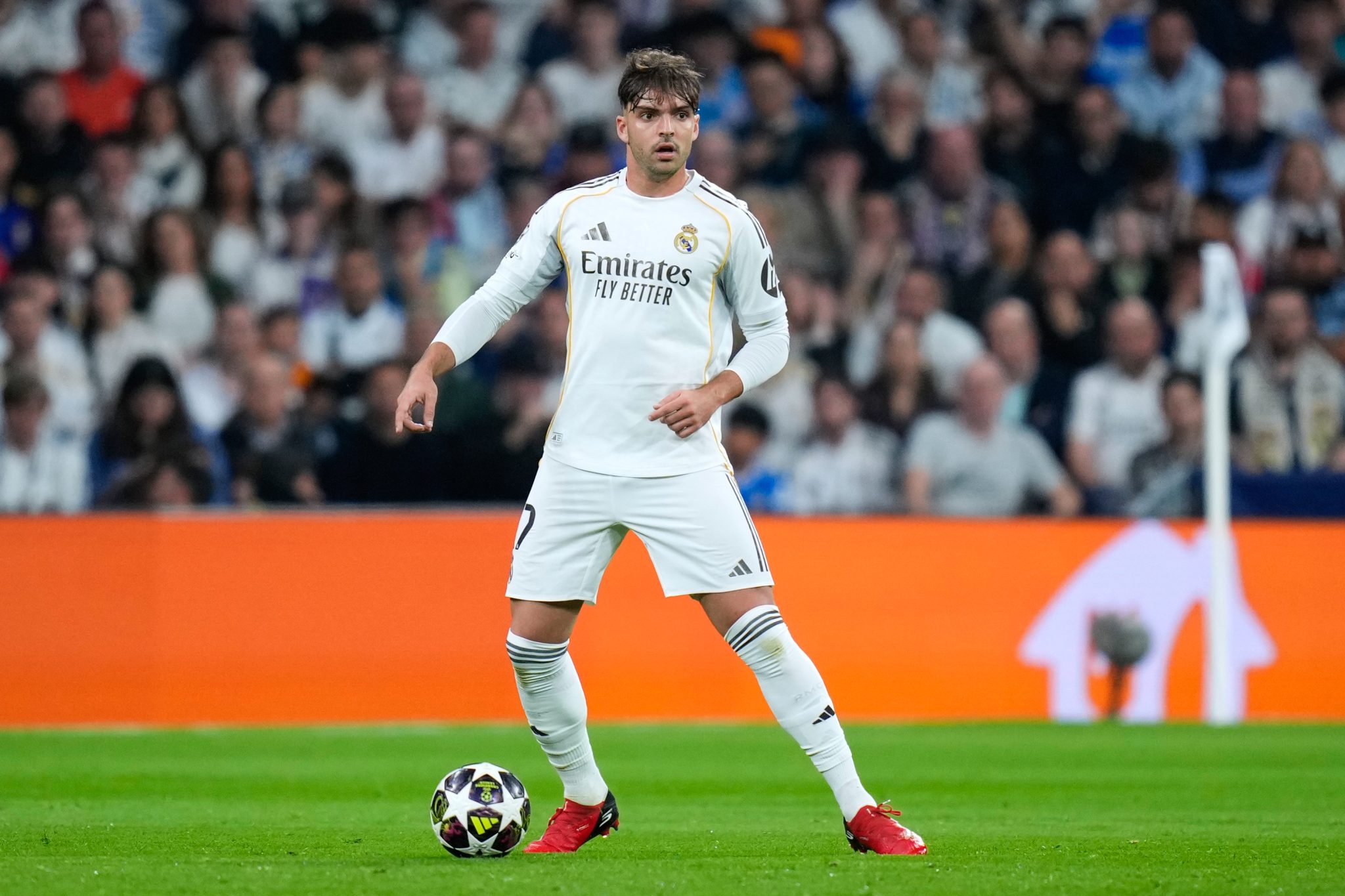 Asencio em jogo do Real Madrid na Champions League