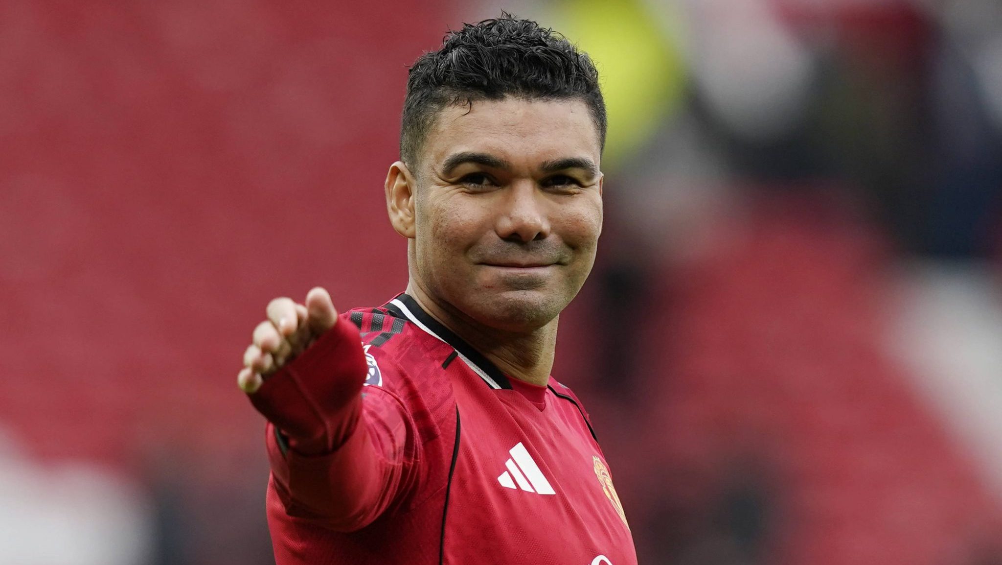 Por que o Manchester United precisa contratar dois meio-campistas para resolver problema