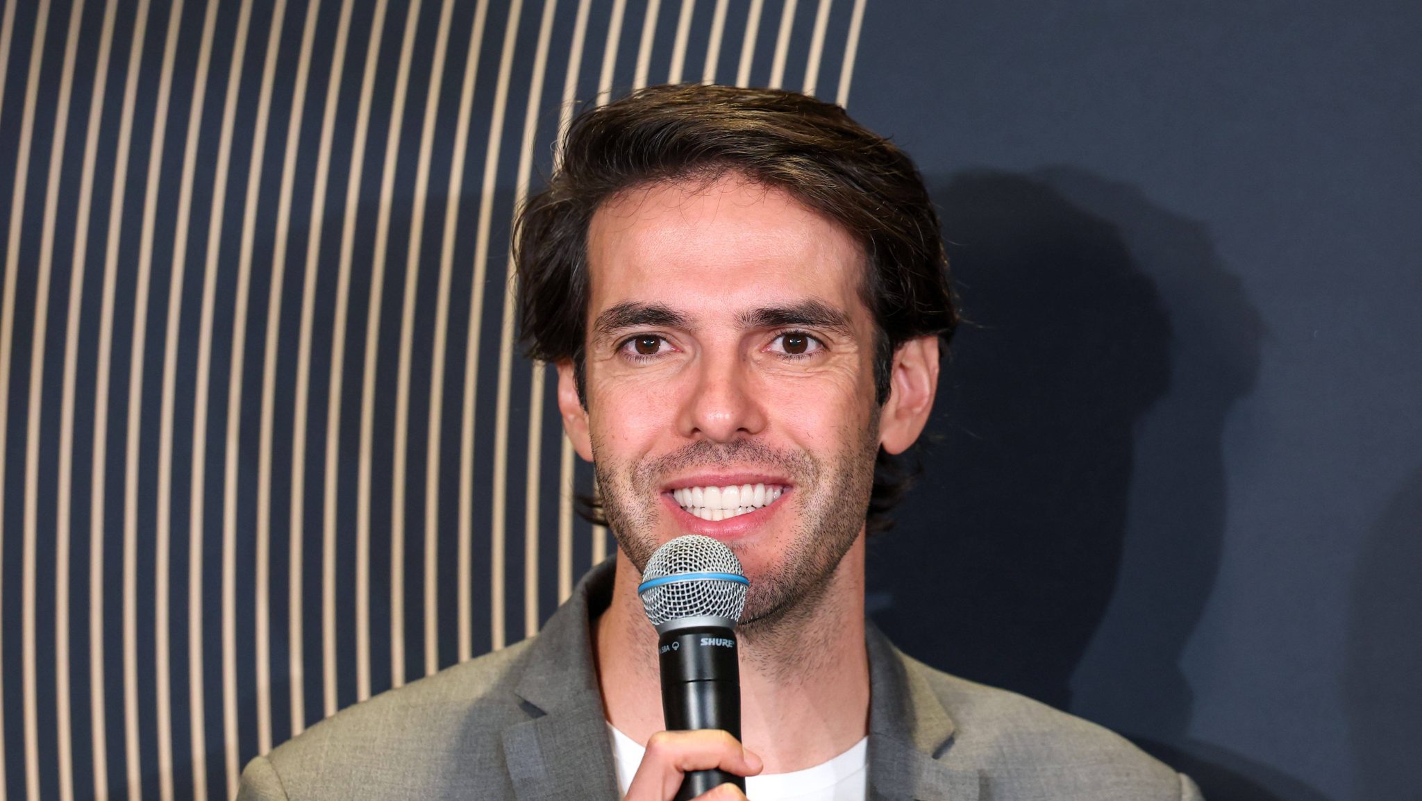 Kak&aacute;: &lsquo;Ele &eacute; incr&iacute;vel, uma for&ccedil;a da natureza. Joguei com ele e conhe&ccedil;o sua mentalidade&rsquo;