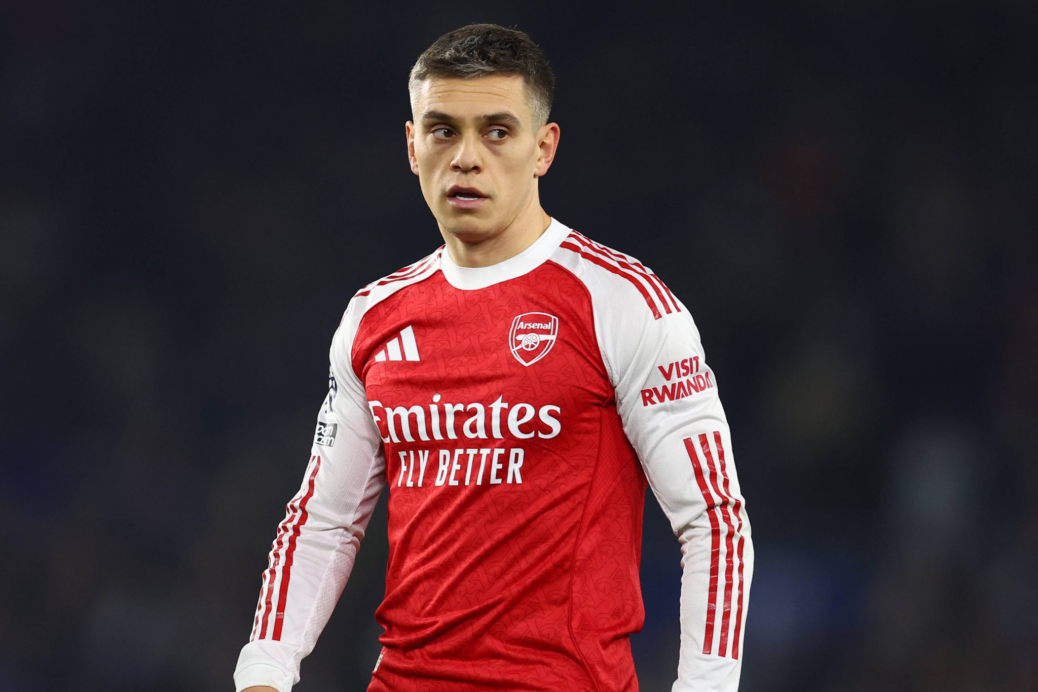 Leandro Trossard em partida do Arsenal
