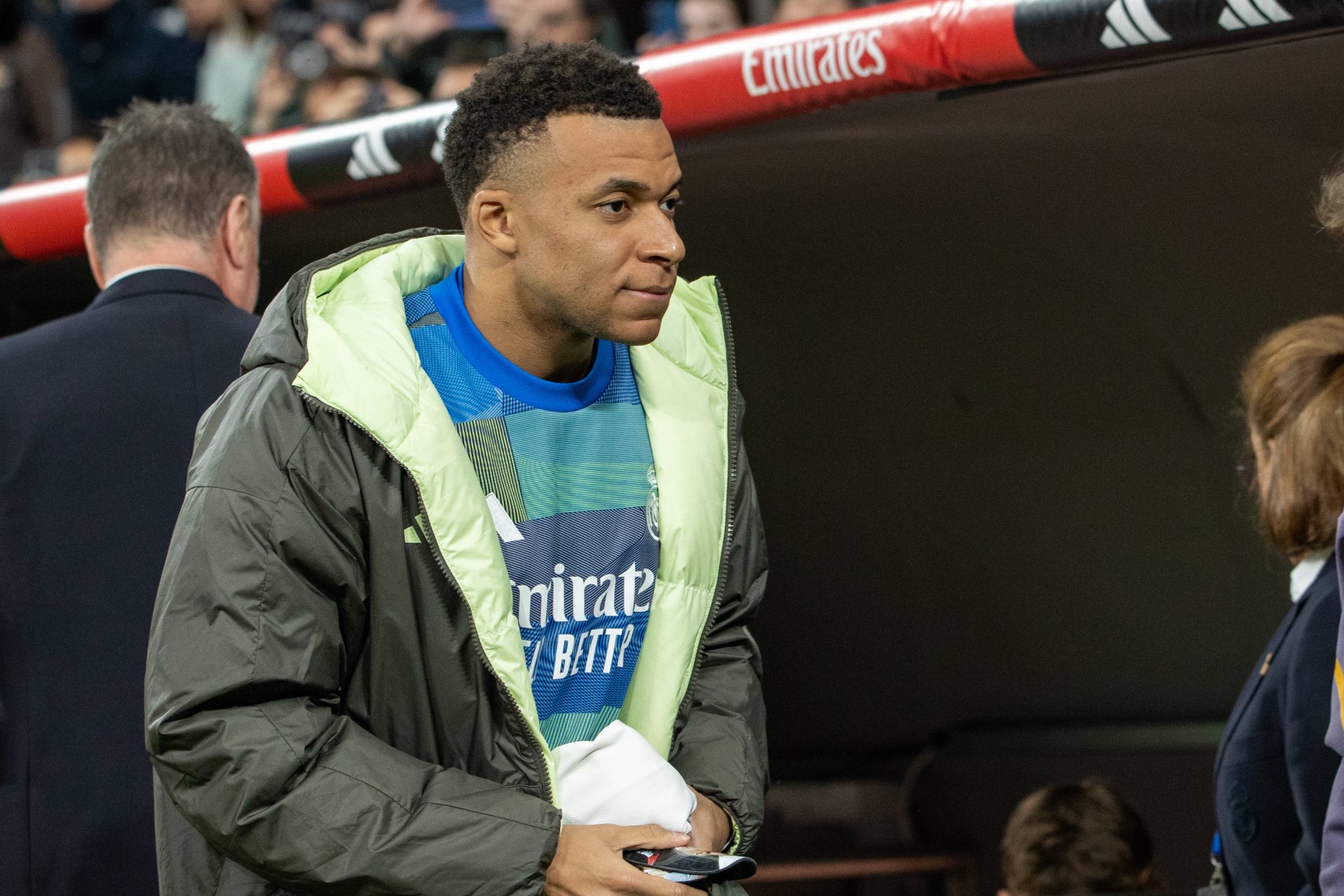 Por que Kylian Mbapp&eacute; n&atilde;o deve passar por cirurgia no joelho apesar de les&atilde;o