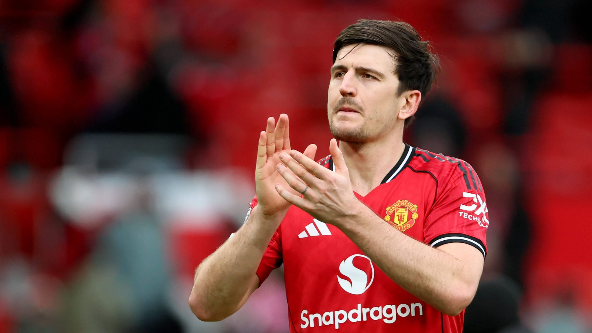 &lsquo;Ele merece muito cr&eacute;dito por isso&rsquo;: Maguire abre o jogo sobre sa&iacute;da de Amorim do Manchester United
