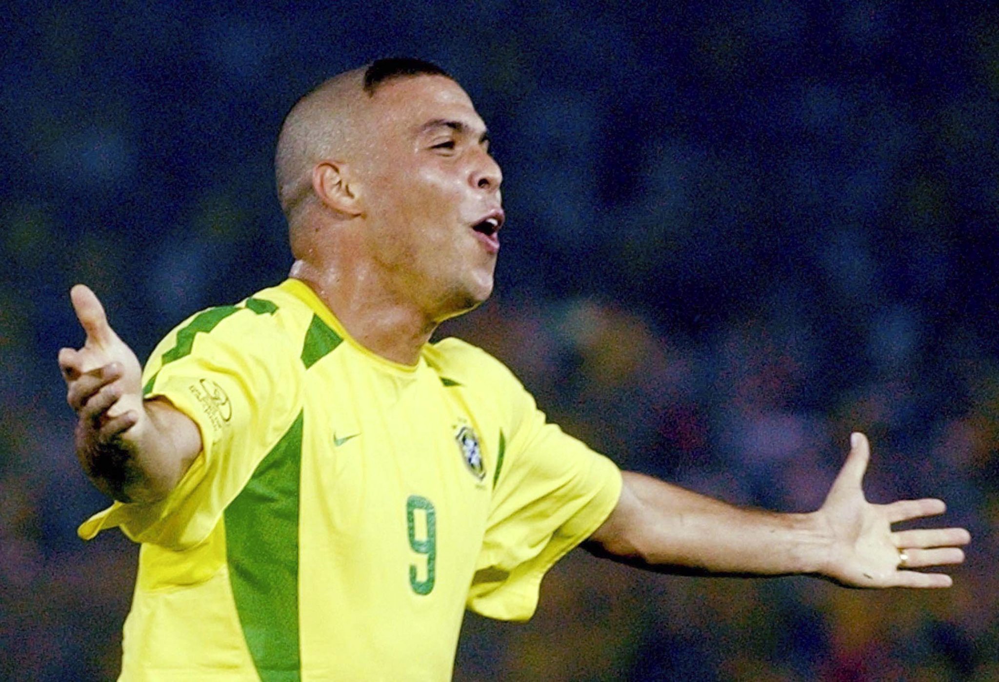 Ronaldo Fen&ocirc;meno comemora gol pelo Brasil na final da Copa do Mundo de 2002