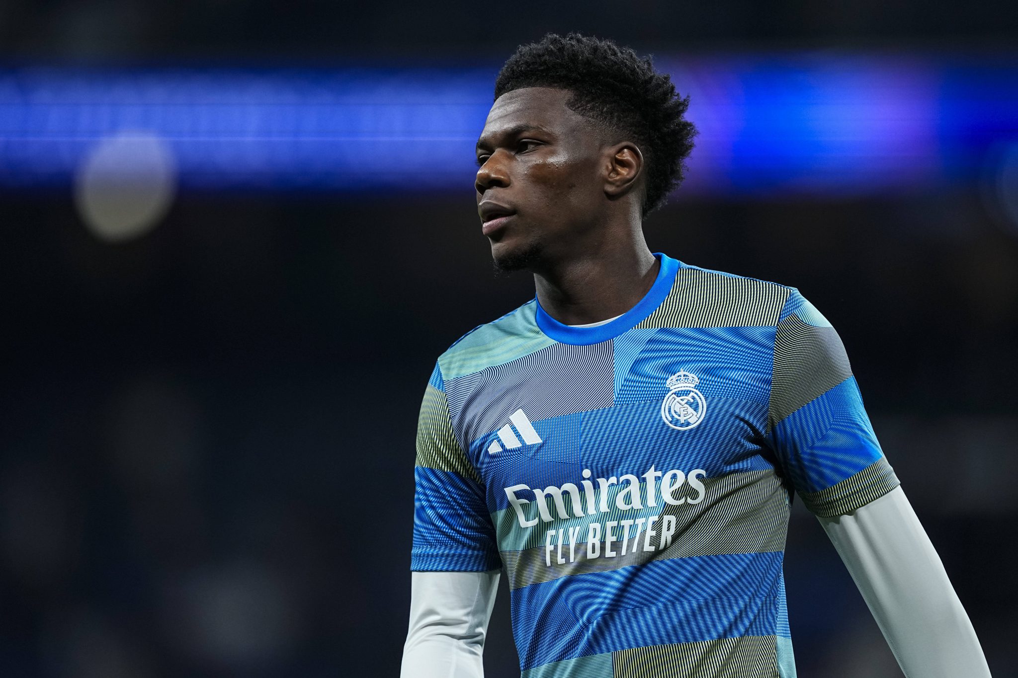 Tchouam&eacute;ni antes de jogo do Real Madrid