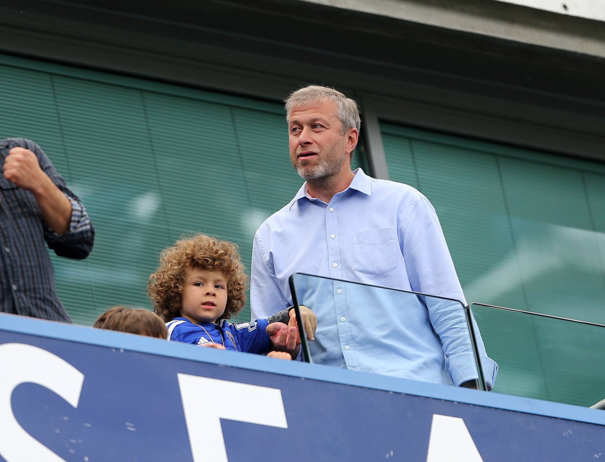 Abramovich em jogo do Chelsea, em 2015