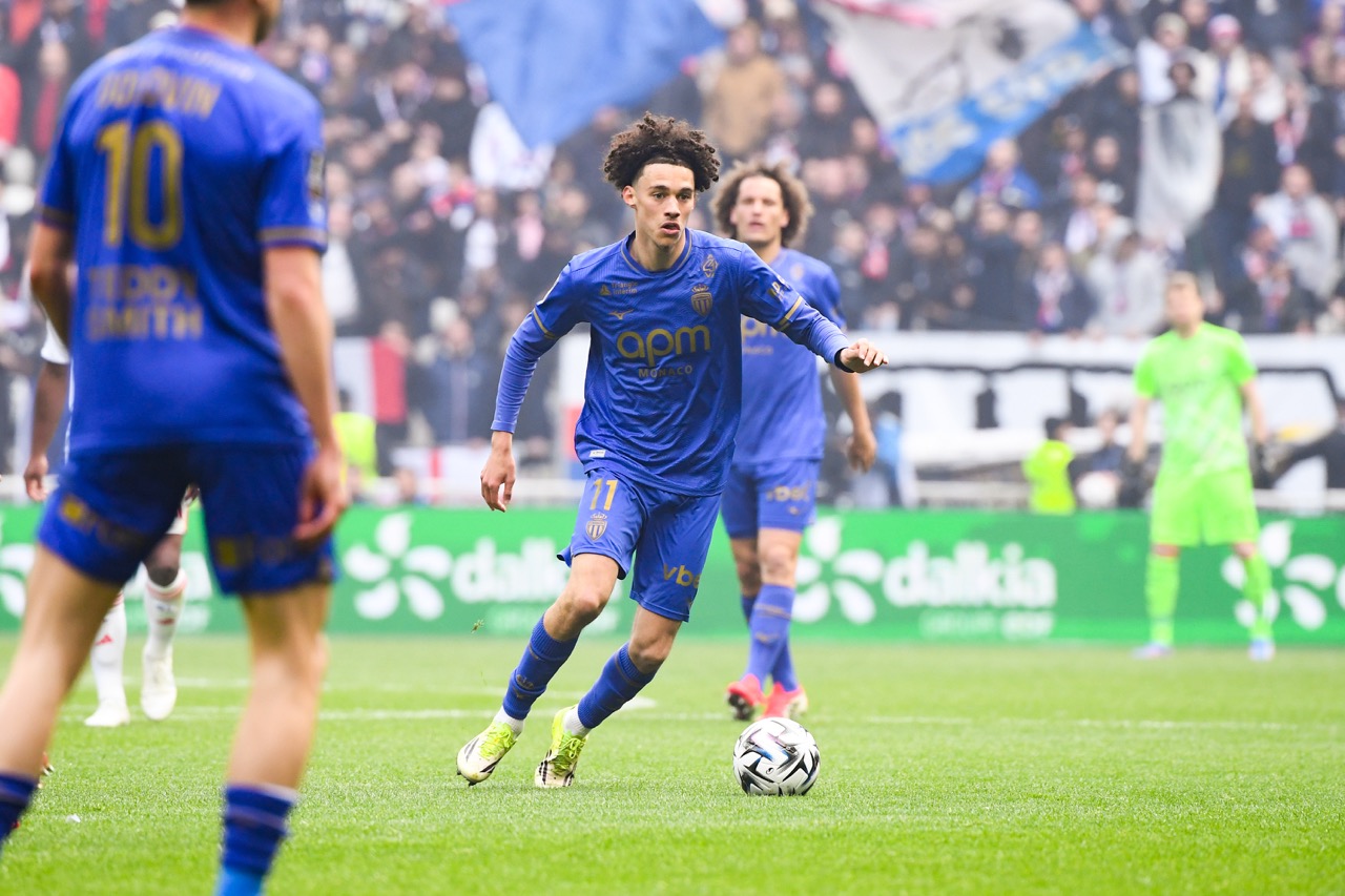 Akliouche roubou a cena de Endrick em Lyon x Monaco