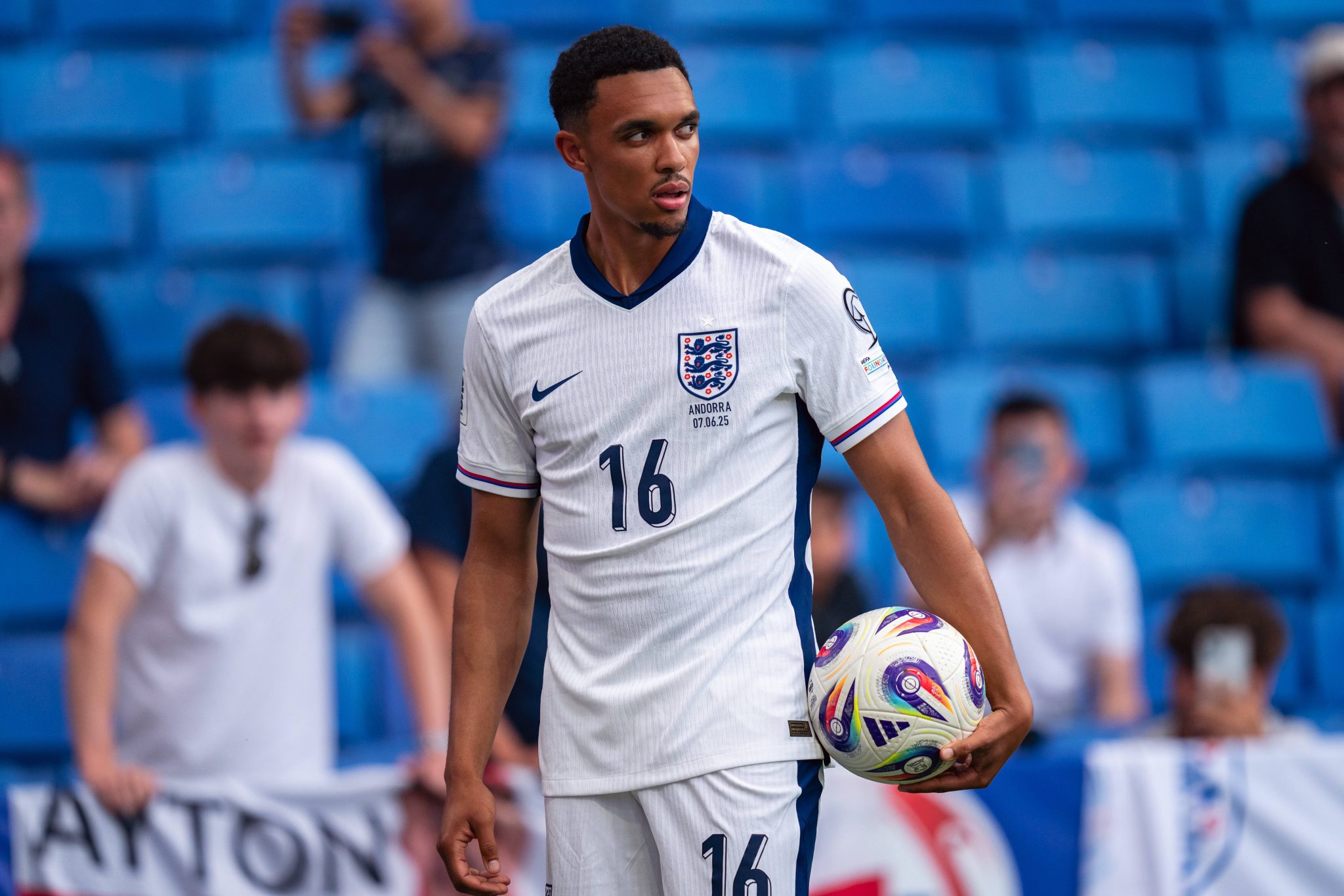 Alexander-Arnold em a&ccedil;&atilde;o pela sele&ccedil;&atilde;o inglesa