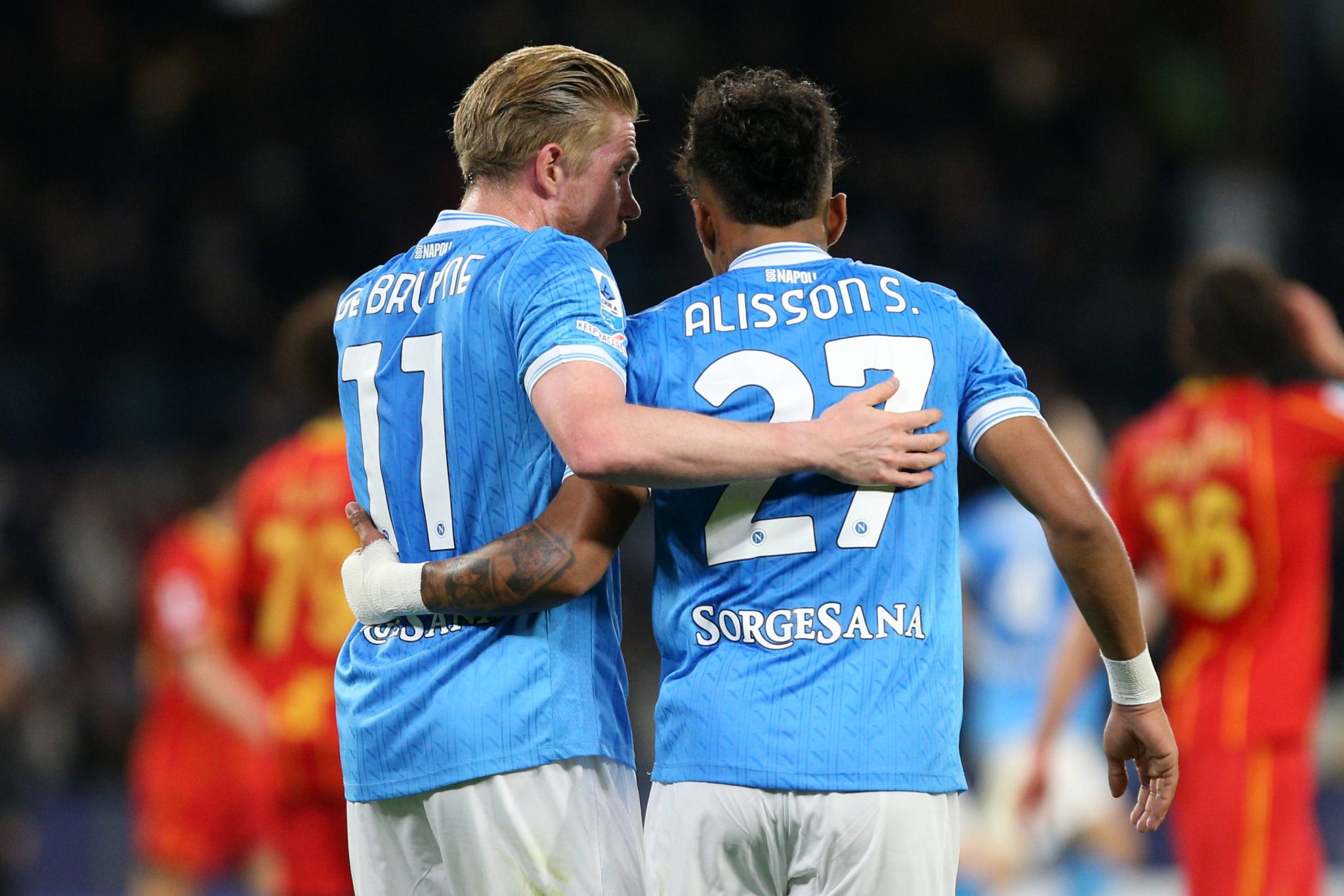Kevin de Bruyne e Alisson Santos em jogo do Napoli