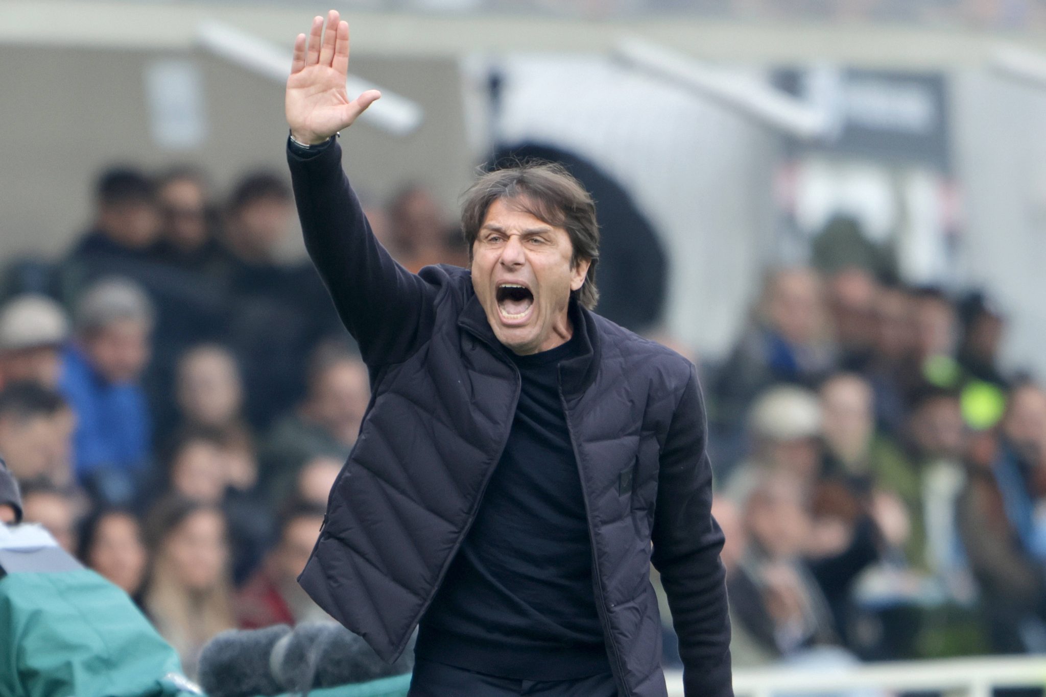 Conte durante jogo do Napoli