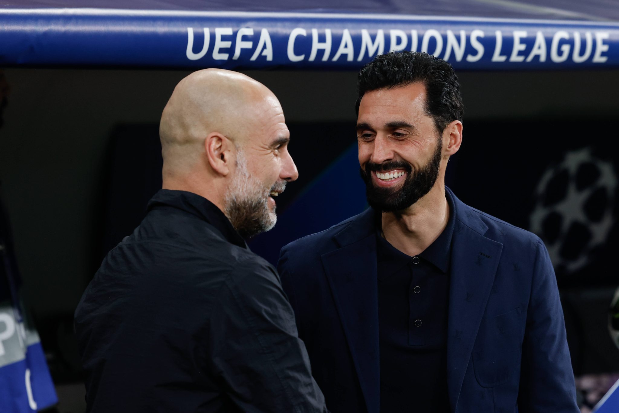 Os t&eacute;cnicos Pep Guardiola e &Aacute;lvaro Arbeloa antes de Real Madrid x Manchester City