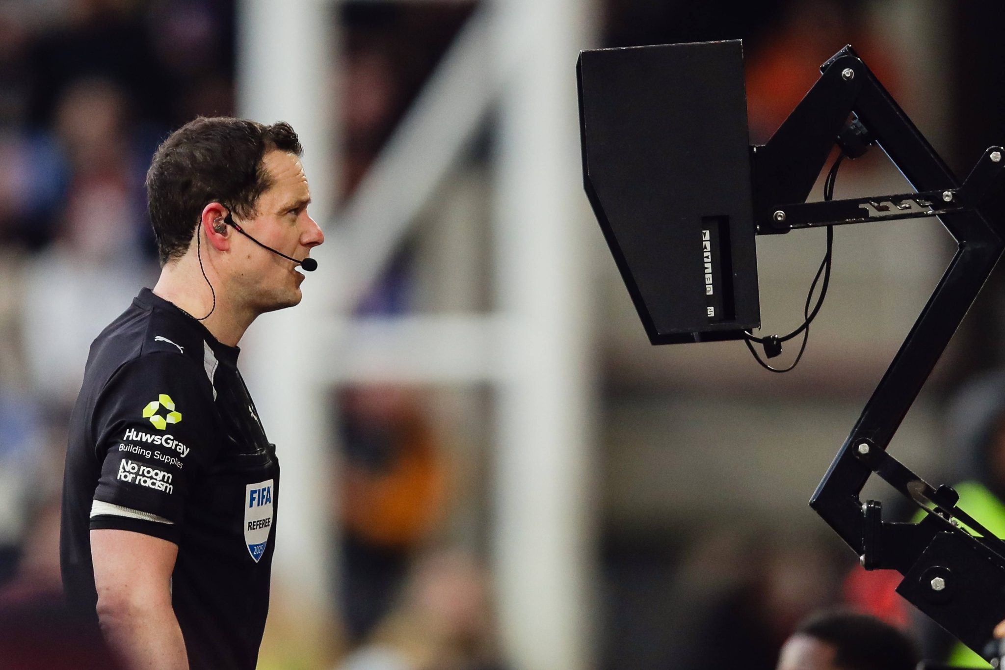 Ex-Liverpool: &lsquo;O VAR &eacute; a pior coisa que foi introduzida no futebol. Arruinou o jogo e a arbitragem&rsquo;