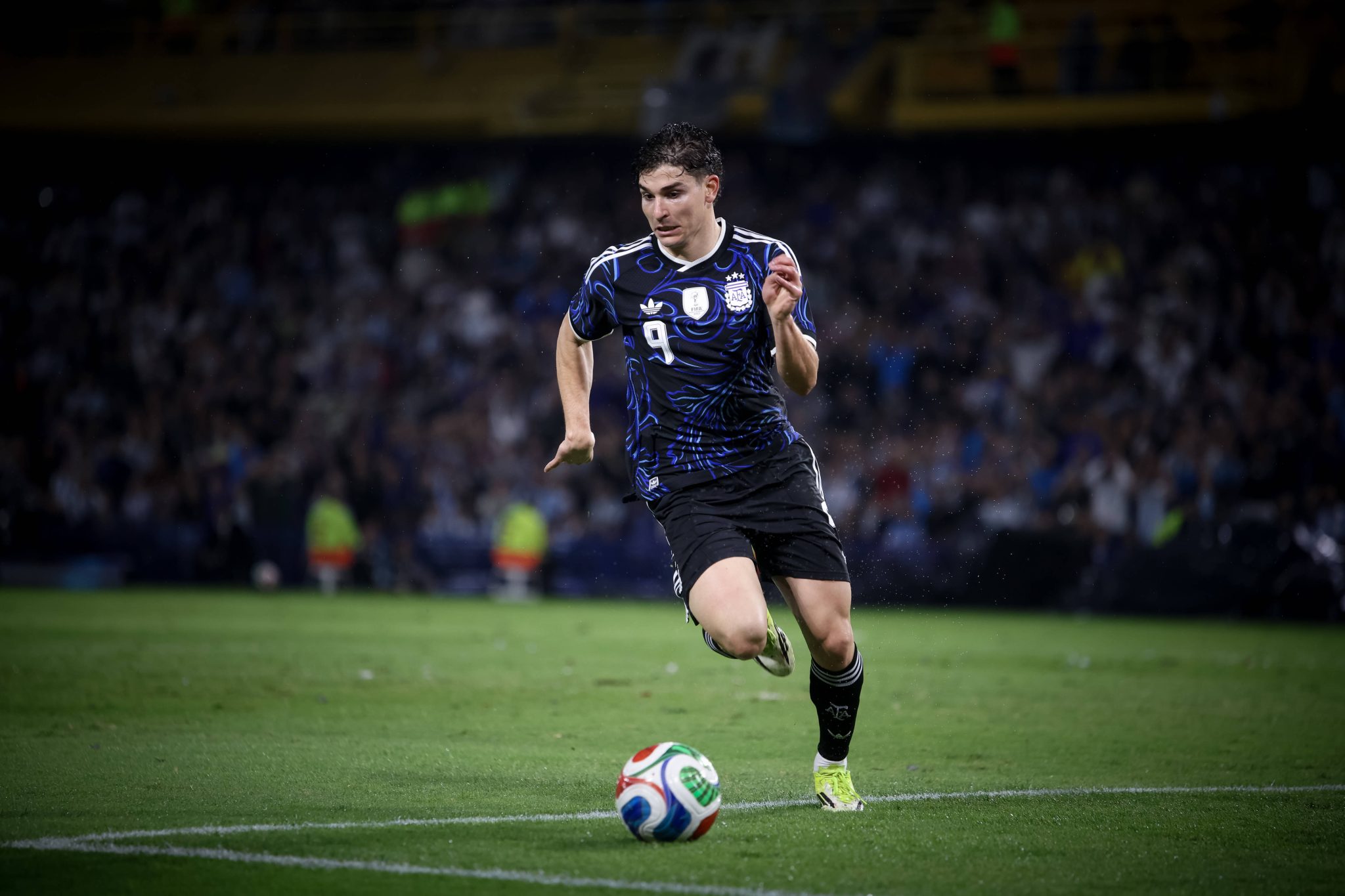 Juli&aacute;n &Aacute;lvarez pela sele&ccedil;&atilde;o argentina