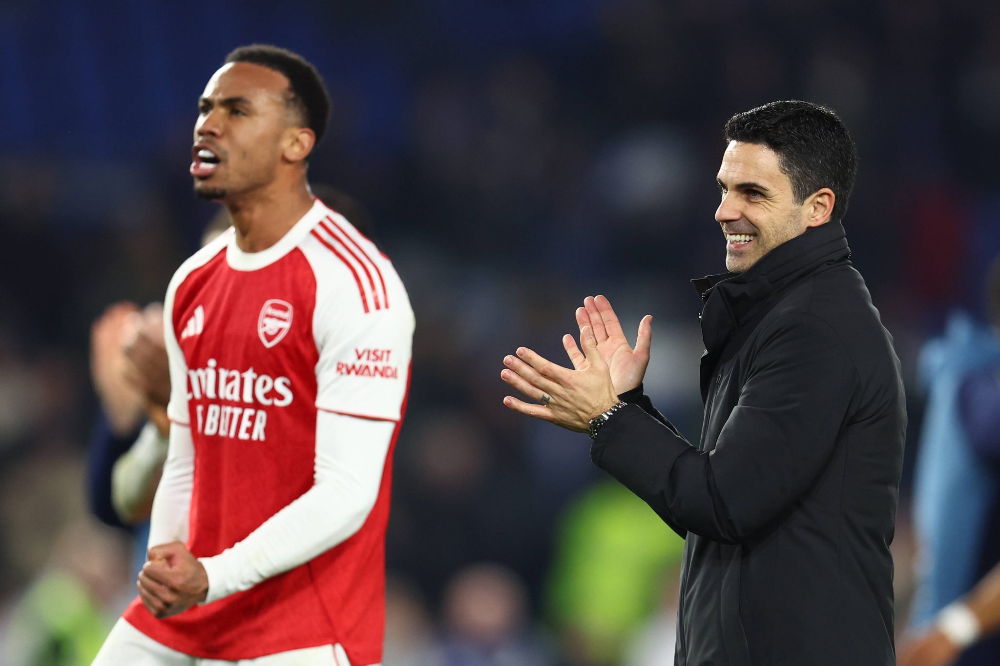 Arteta e Magalh&atilde;es pelo Arsenal