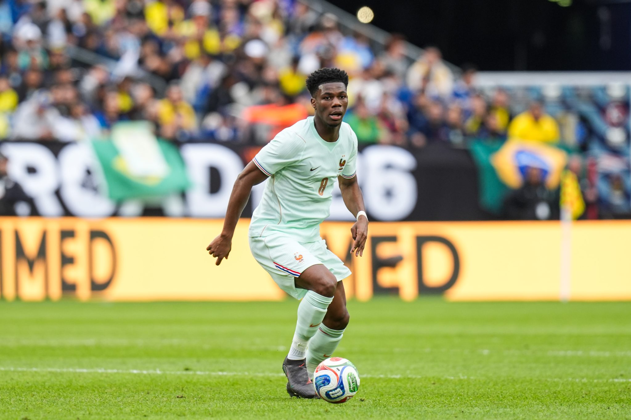 Aur&eacute;lien Tchouam&eacute;ni durante Brasil x Fran&ccedil;a (Foto: Daniel Derajinski/Icon Sport)