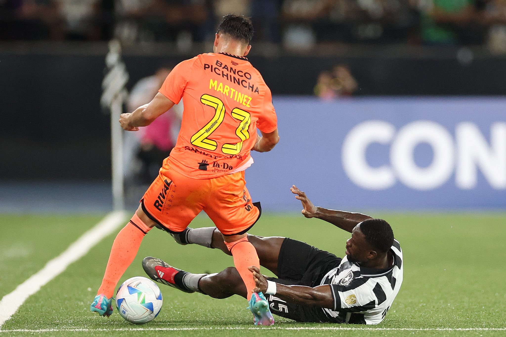 Dividida entre Mart&iacute;nez, do Barcelona, e Bastos, do Botafogo