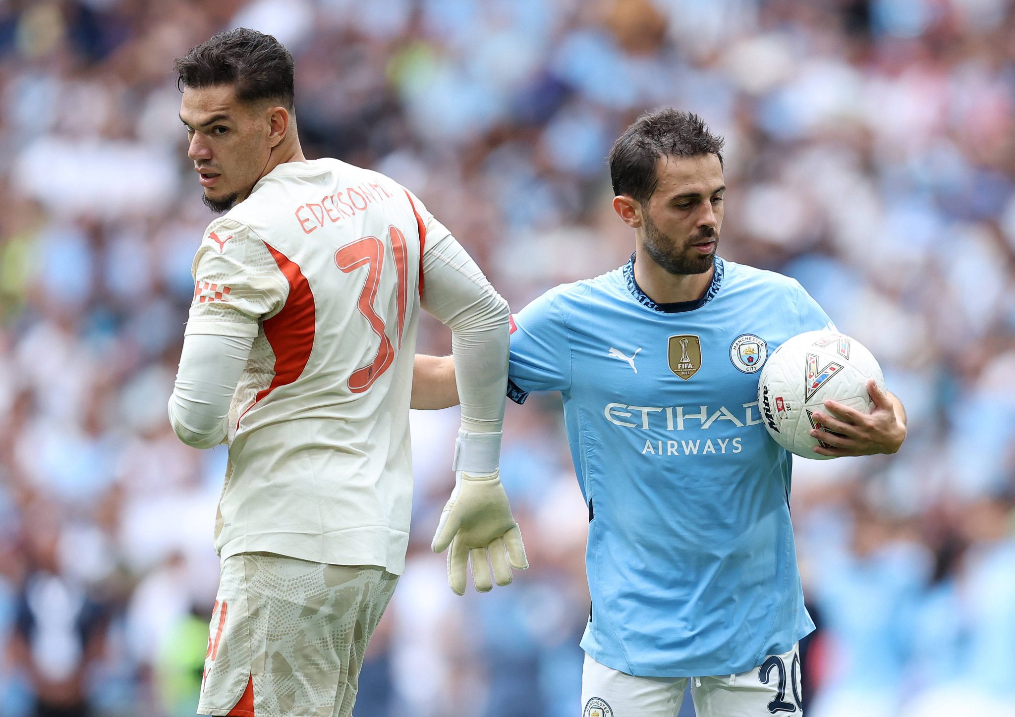 Bernardo Silva e Ederson em a&ccedil;&atilde;o pelo Manchester City 
