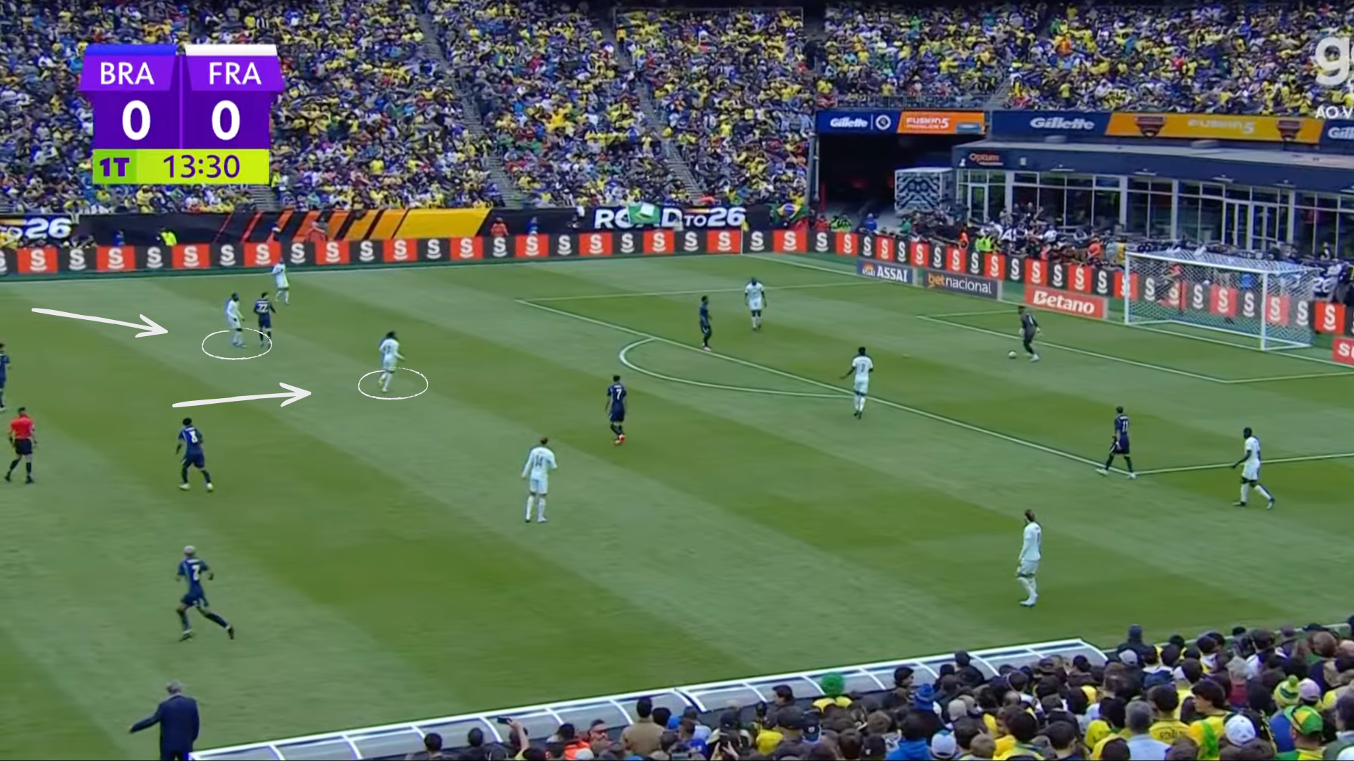 Olise e Demb&eacute;l&eacute; descendo para ajudar a constru&ccedil;&atilde;o criou ainda mais vantagens contra a marca&ccedil;&atilde;o