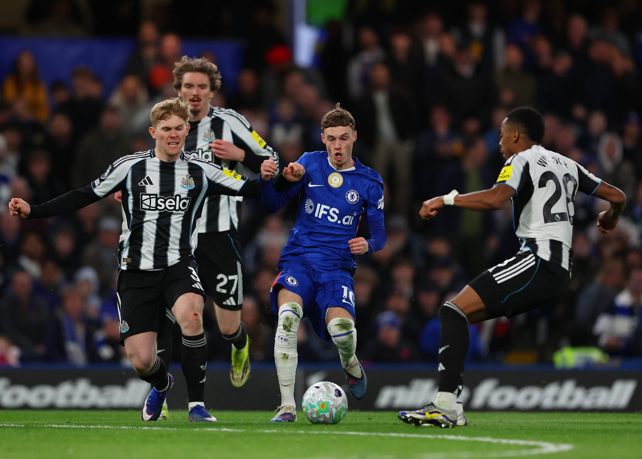 Newcastle bloqueia Chelsea em partida pela Premier League (Foto: IMAGO / Action Plus)
