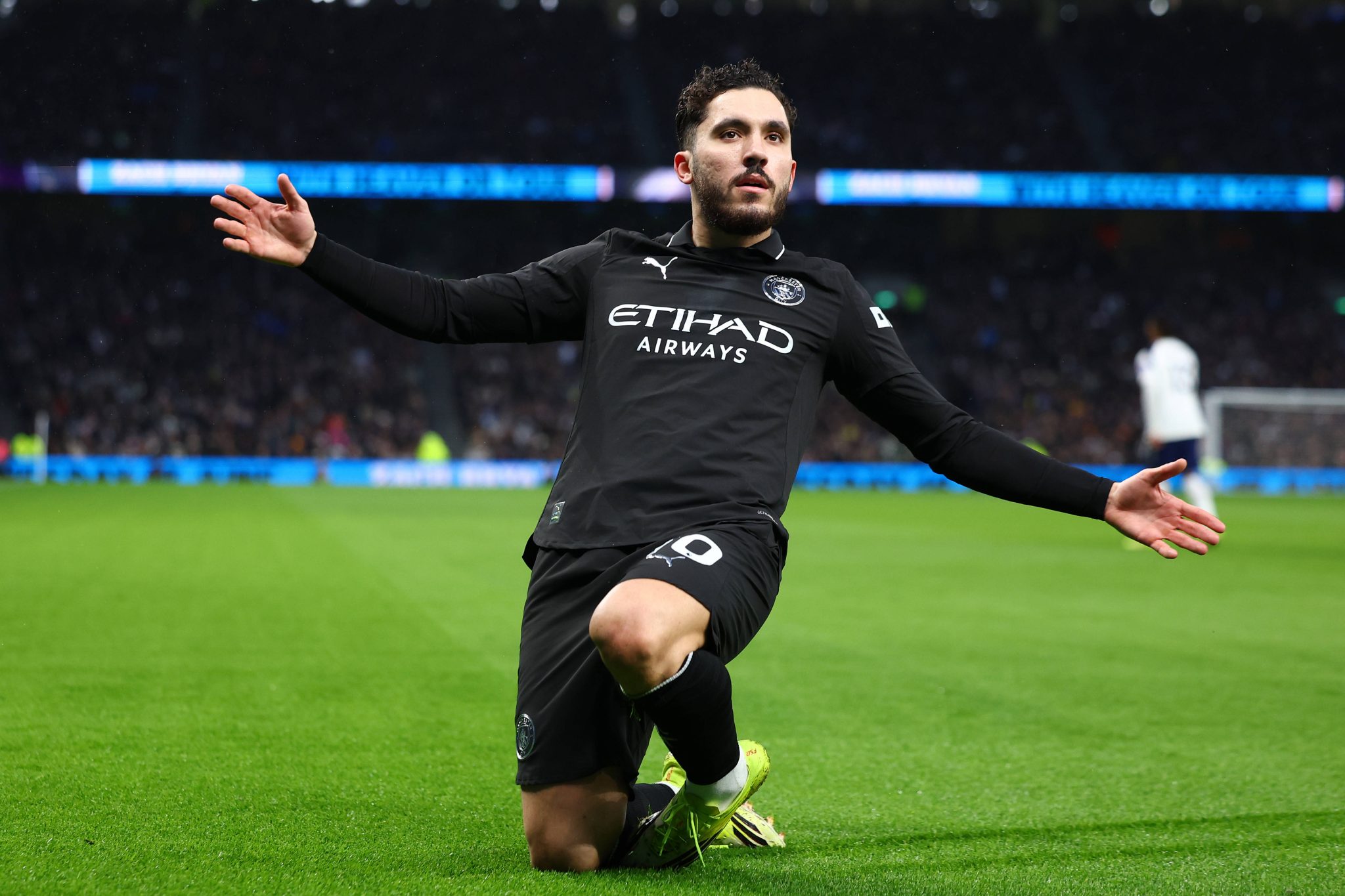 Cherki celebra gol do Manchester City