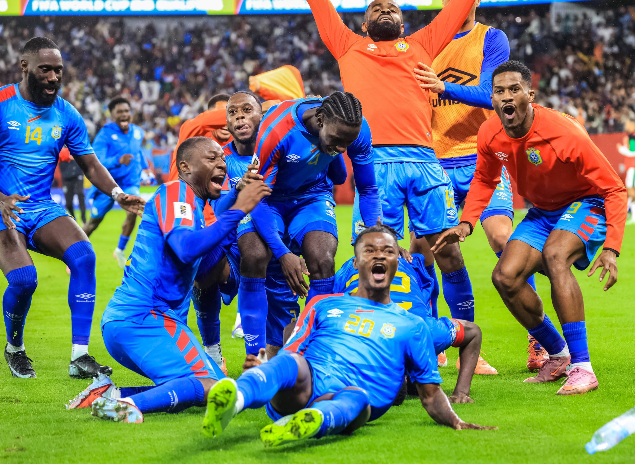 Congo comemora vit&oacute;ria sobre Nig&eacute;ria na final dos playoffs (Foto: Imago/Sulaiman Pooja)