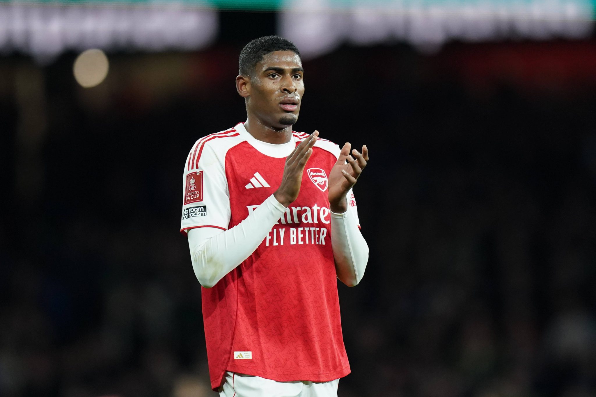Mosquera em a&ccedil;&atilde;o pelo Arsenal