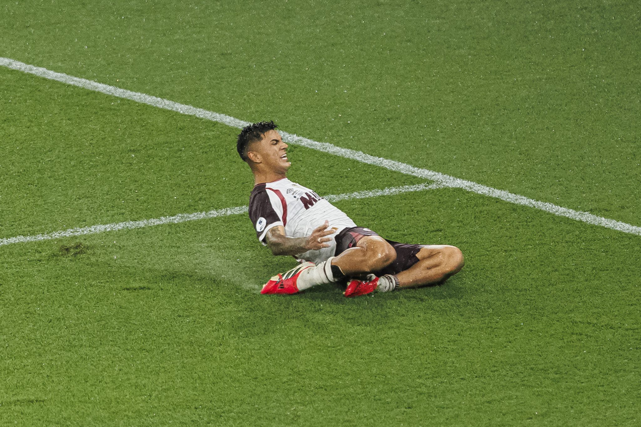 Dylan Aquino, do Lan&uacute;s