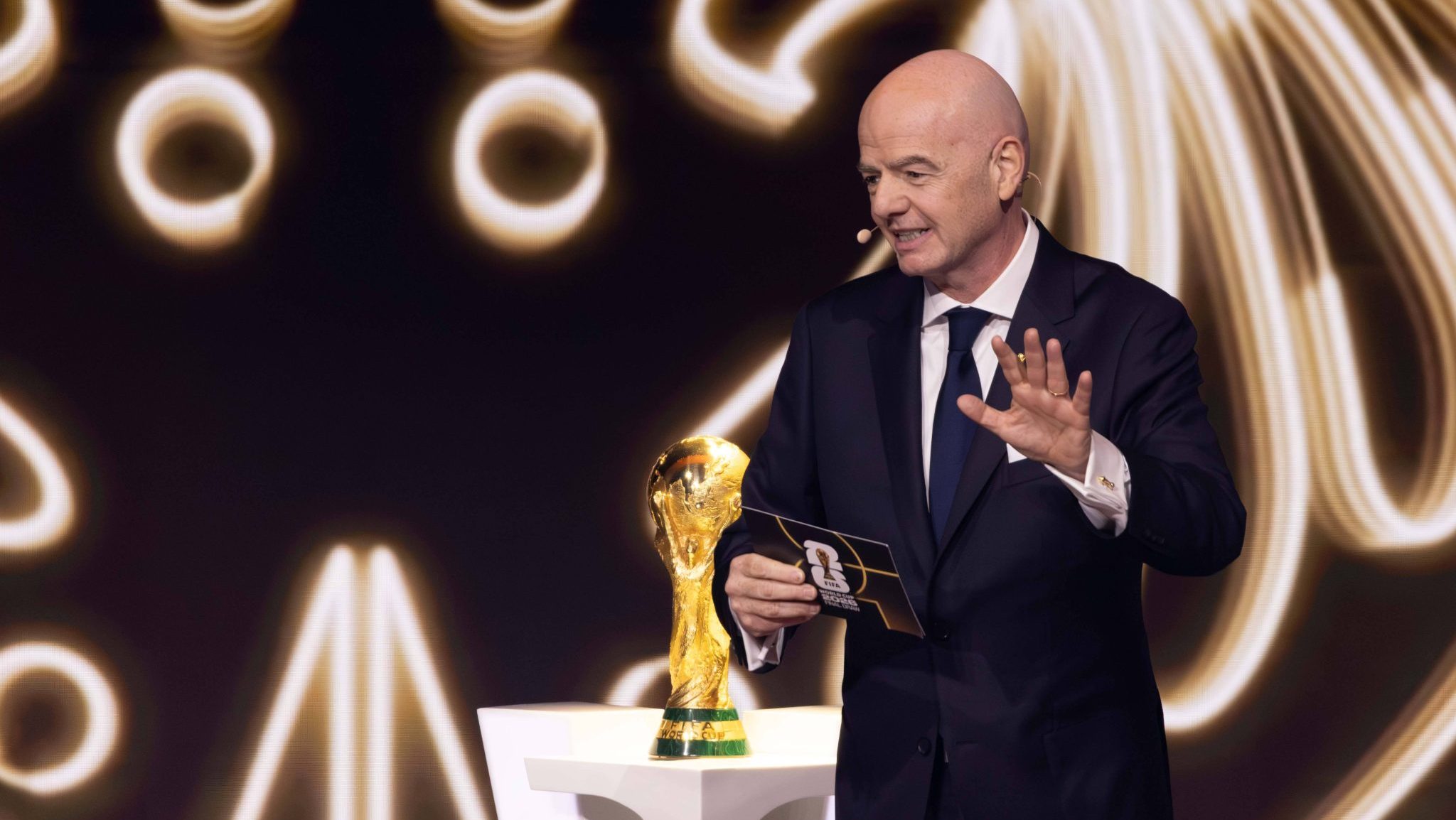 Por que Fifa sofre para vender todos ingressos da Copa do Mundo e cumprir promessa de Infantino?