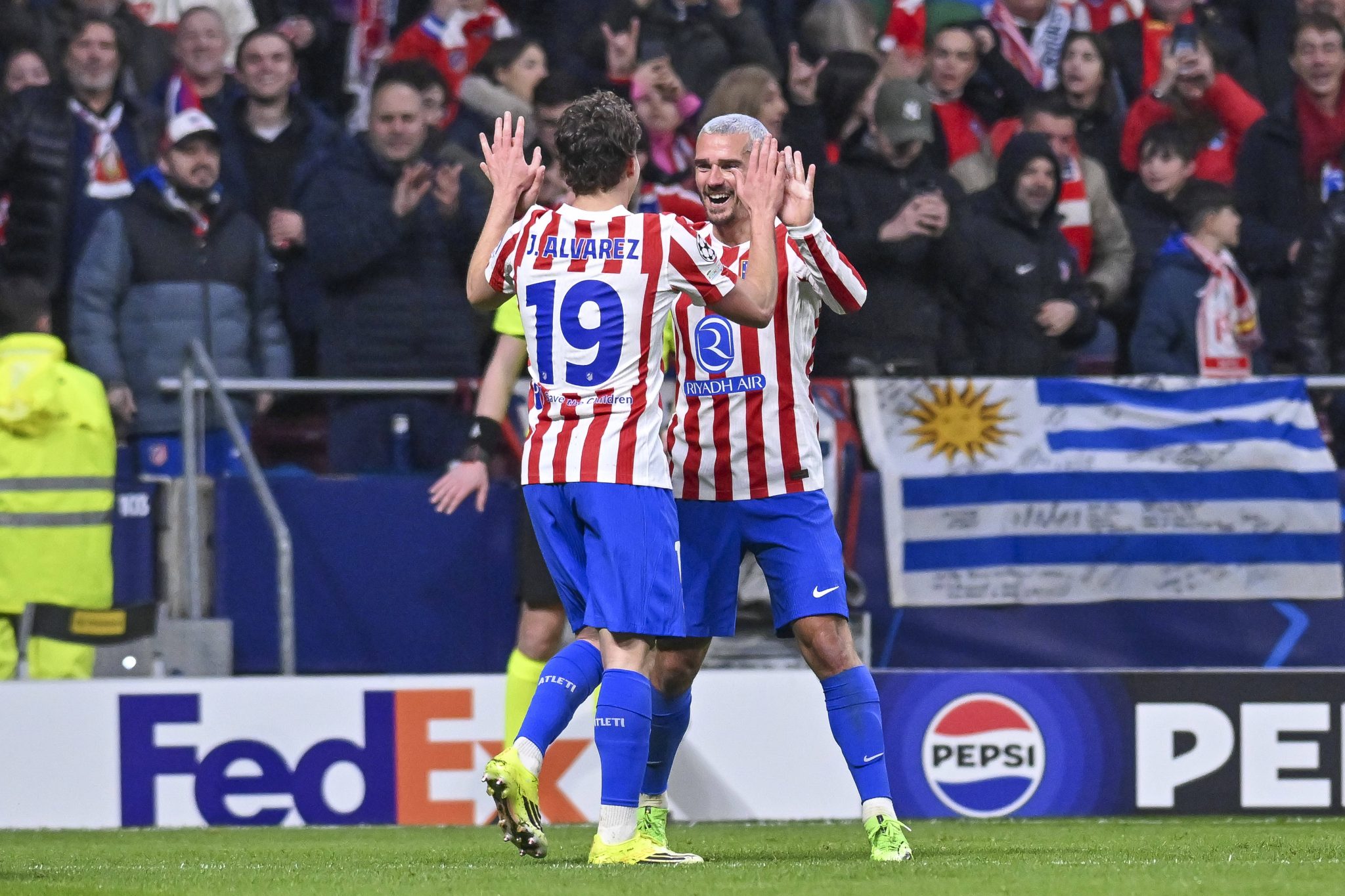 Juli&aacute;n &Aacute;lvarez e Griezmann