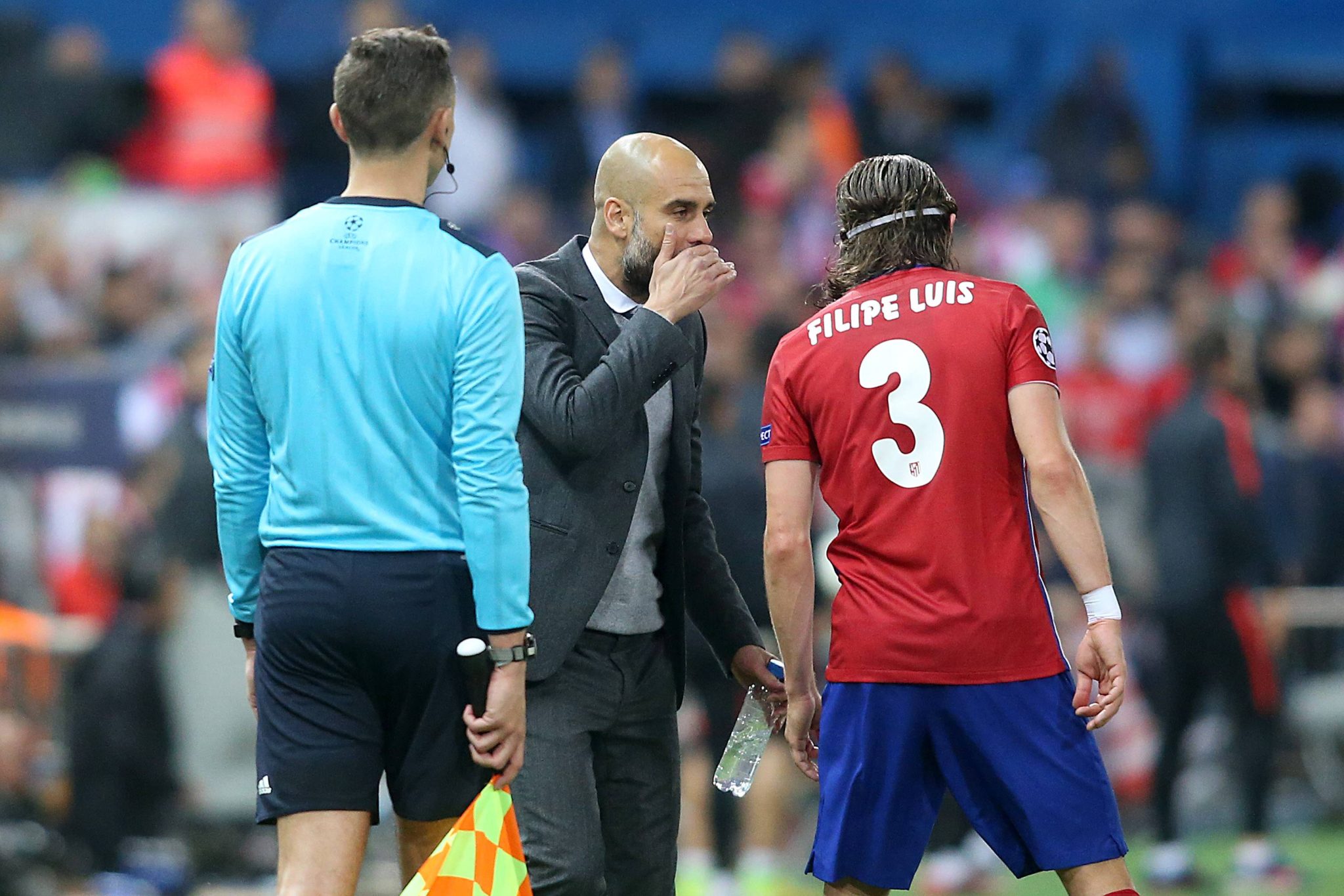 Guardiola e Filipe Lu&iacute;s em jogo entre Bayern de Munique e Atl&eacute;tico de Madrid, em 2016