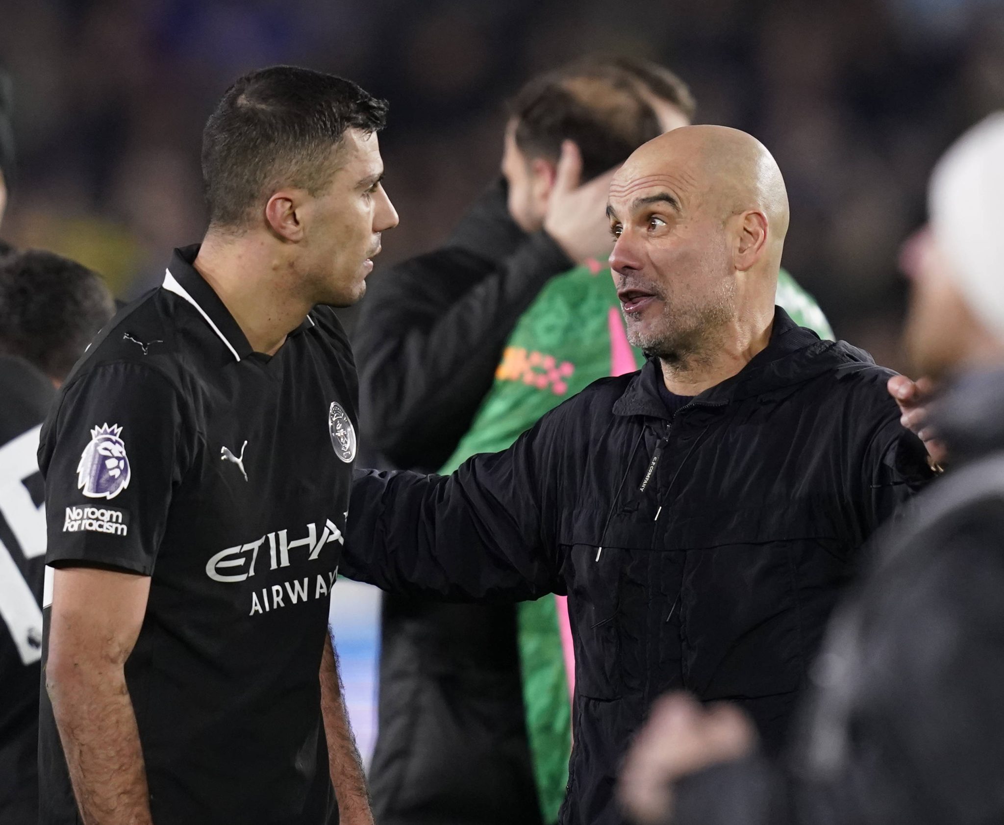 Rodri e Guardiola ap&oacute;s jogo do Manchester City