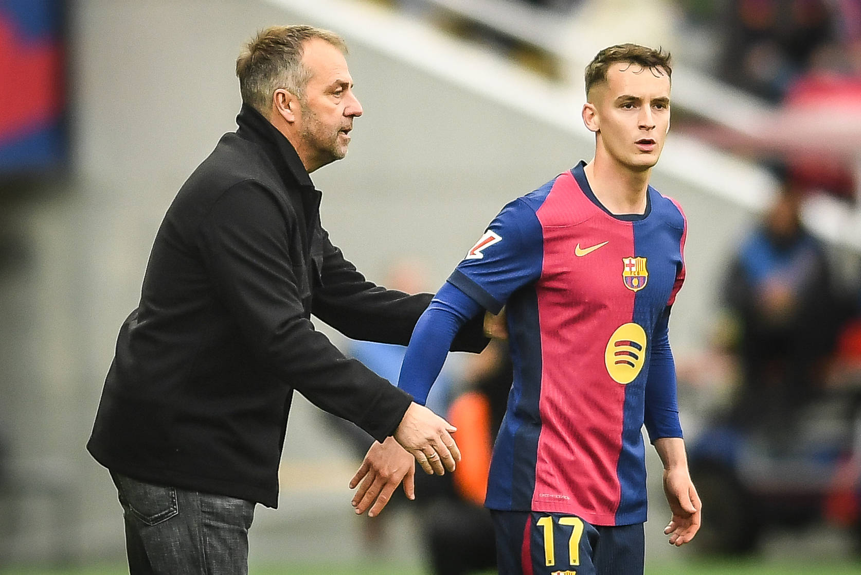 Hansi Flick e Marc Casad&oacute; em jogo do Barcelona