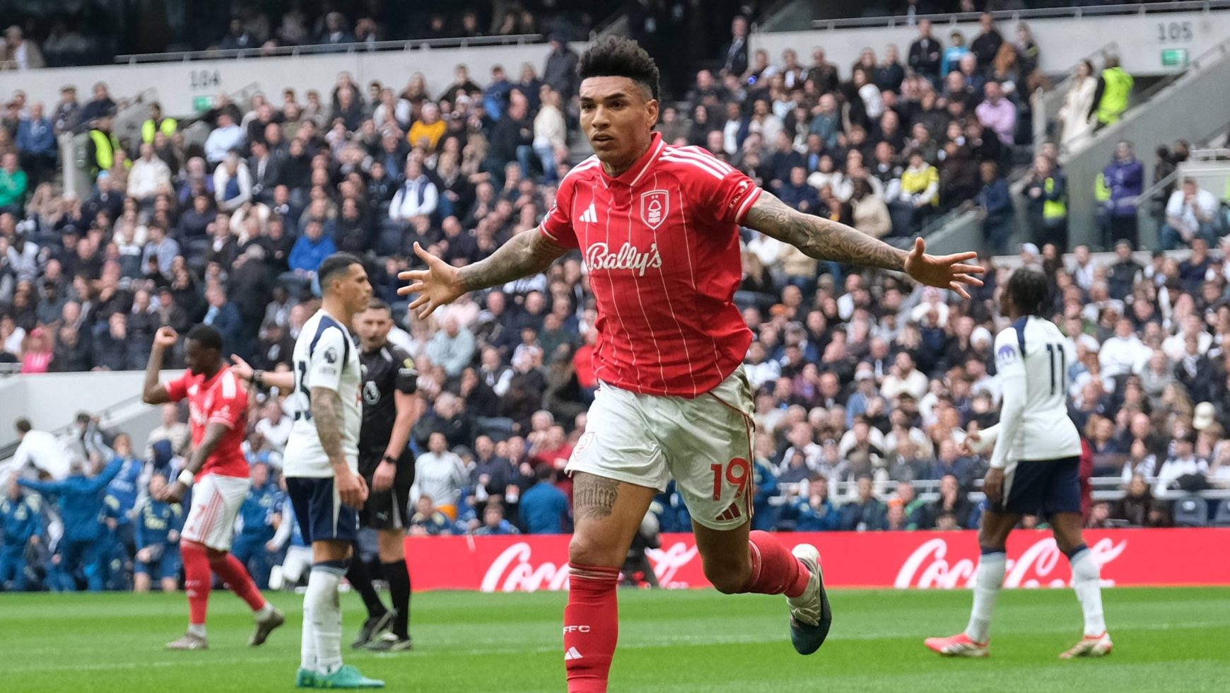 Na Batalha dos Aflitos da Premier League, Igor Jesus alivia Forest e joga Tottenham no caos