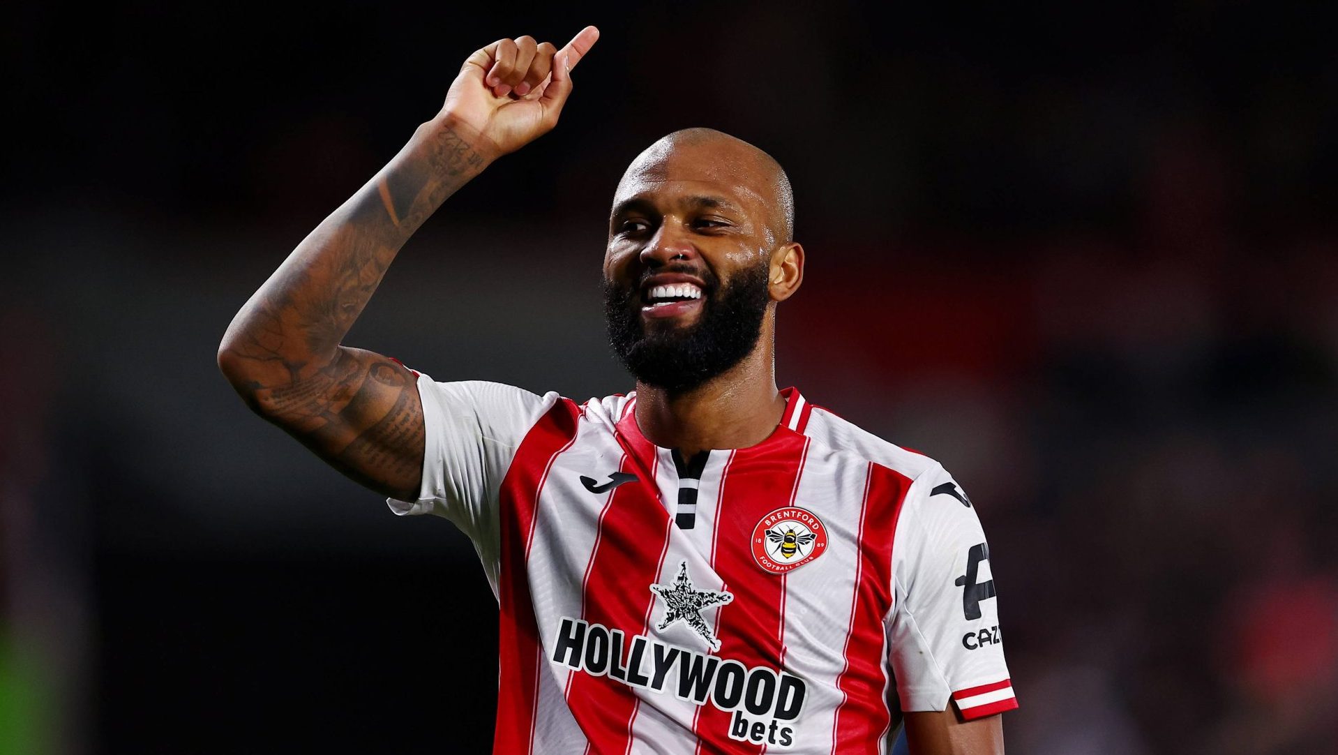 Igor Thiago celebra gol pelo Brentford