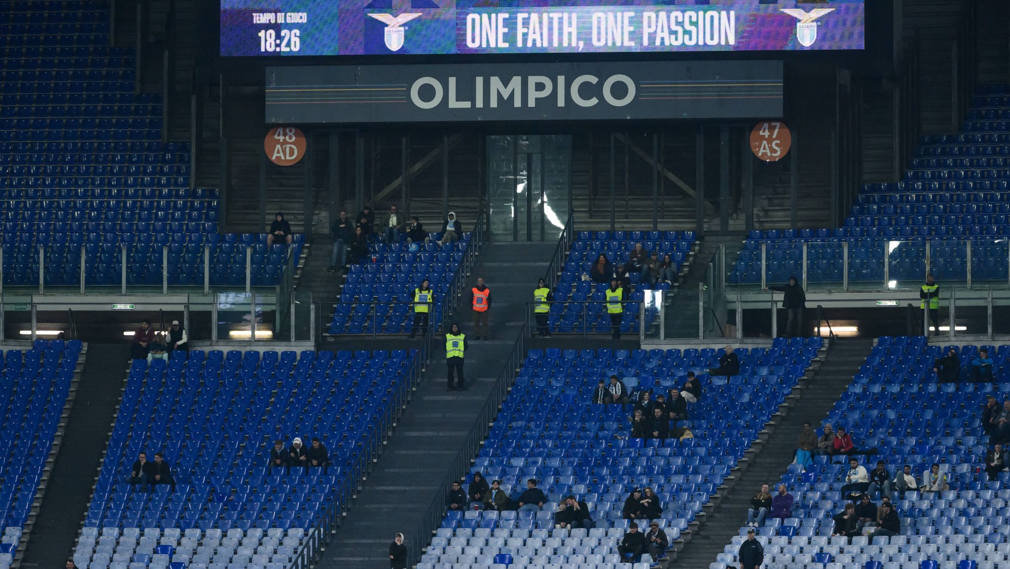 &lsquo;Deprimente&rsquo;: Por que torcedores da Lazio deixaram de frequentar o pr&oacute;prio est&aacute;dio?
