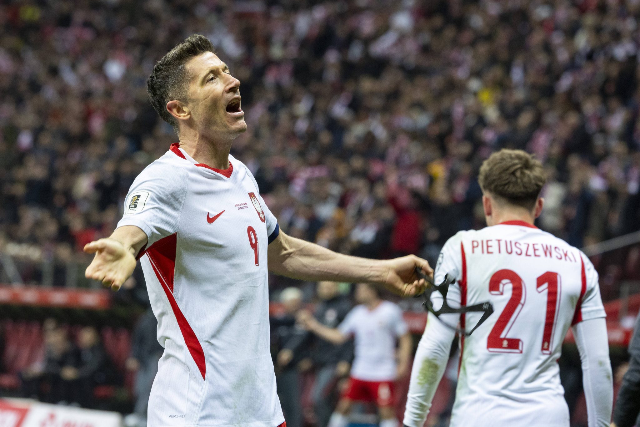Robert Lewandowski marca sobre a Alb&acirc;nia nas Eliminat&oacute;rias (Foto: Katarzyna Plewczynska/Fotostyk/Imago)
