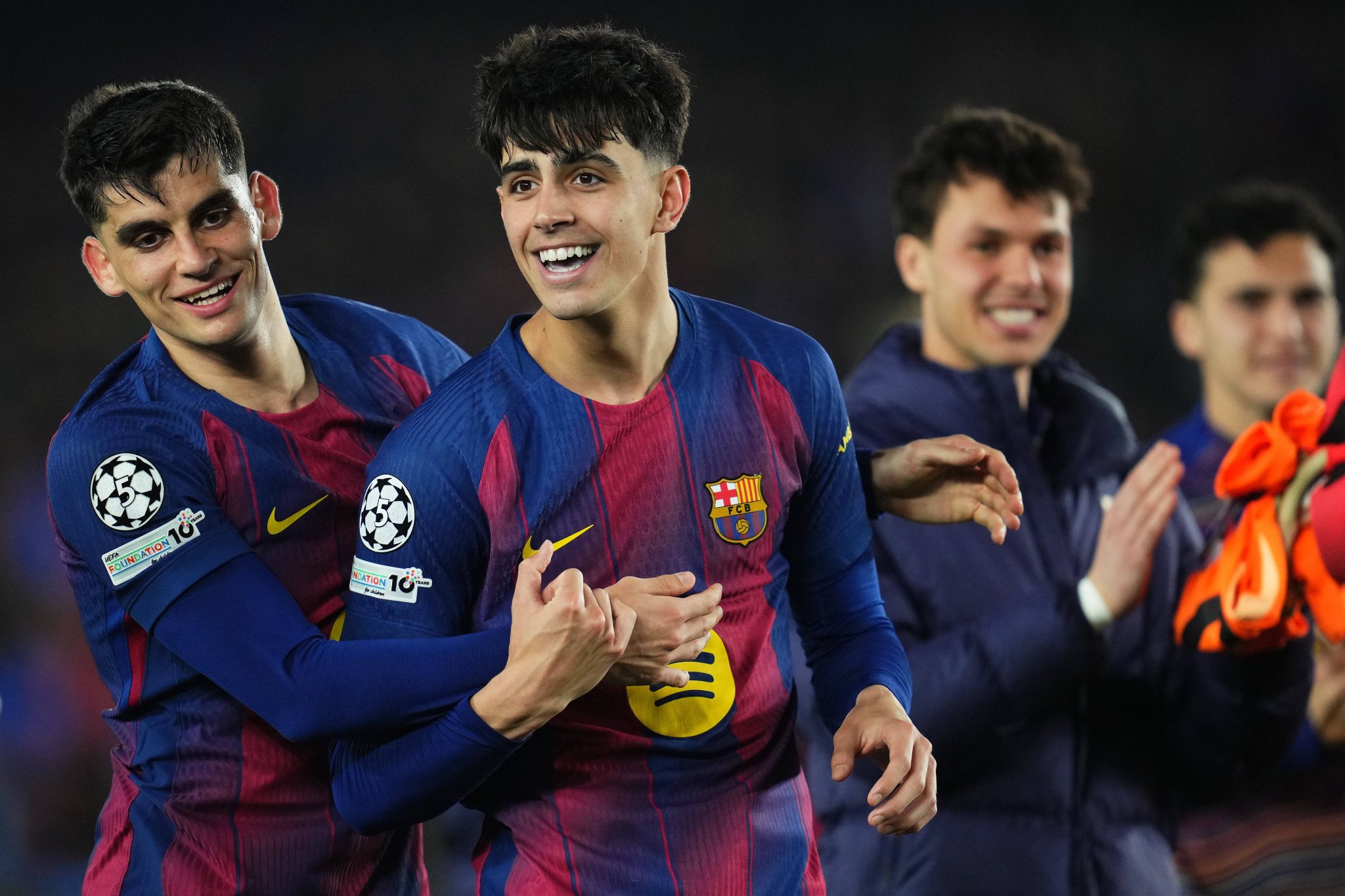 Marc Bernal pelo Barcelona.